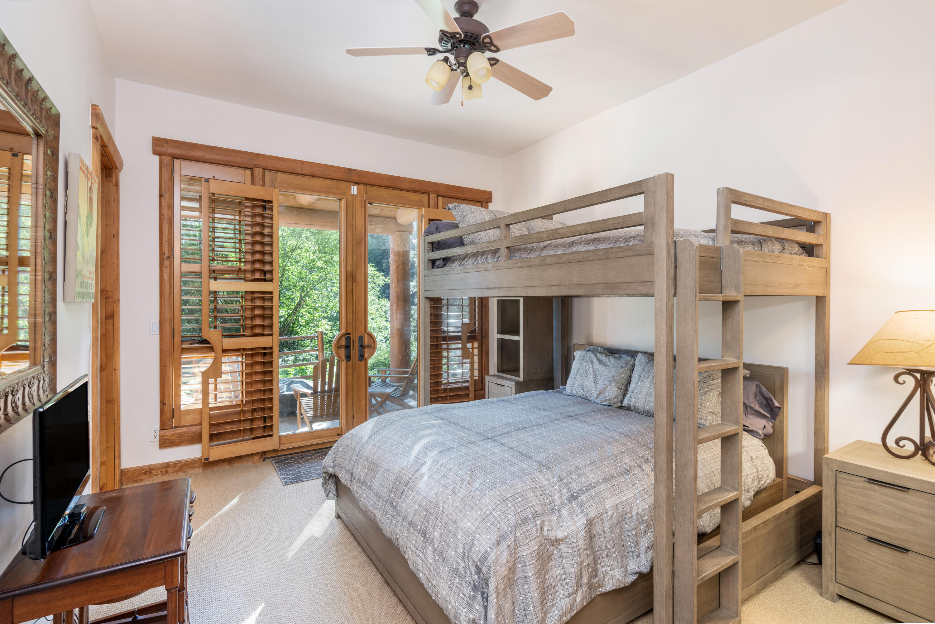 225 Ridgeline Drive