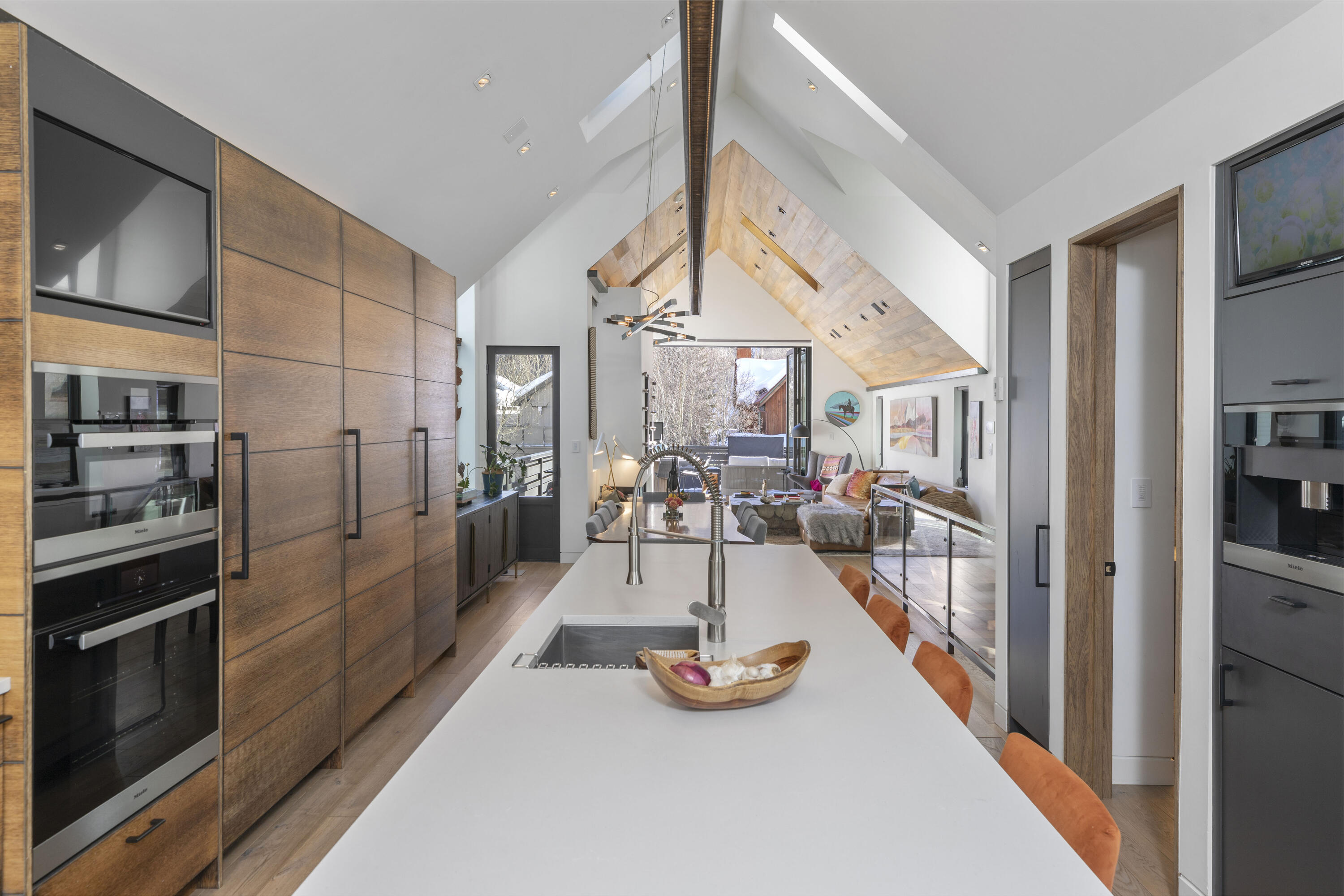 516 E Columbia Avenue