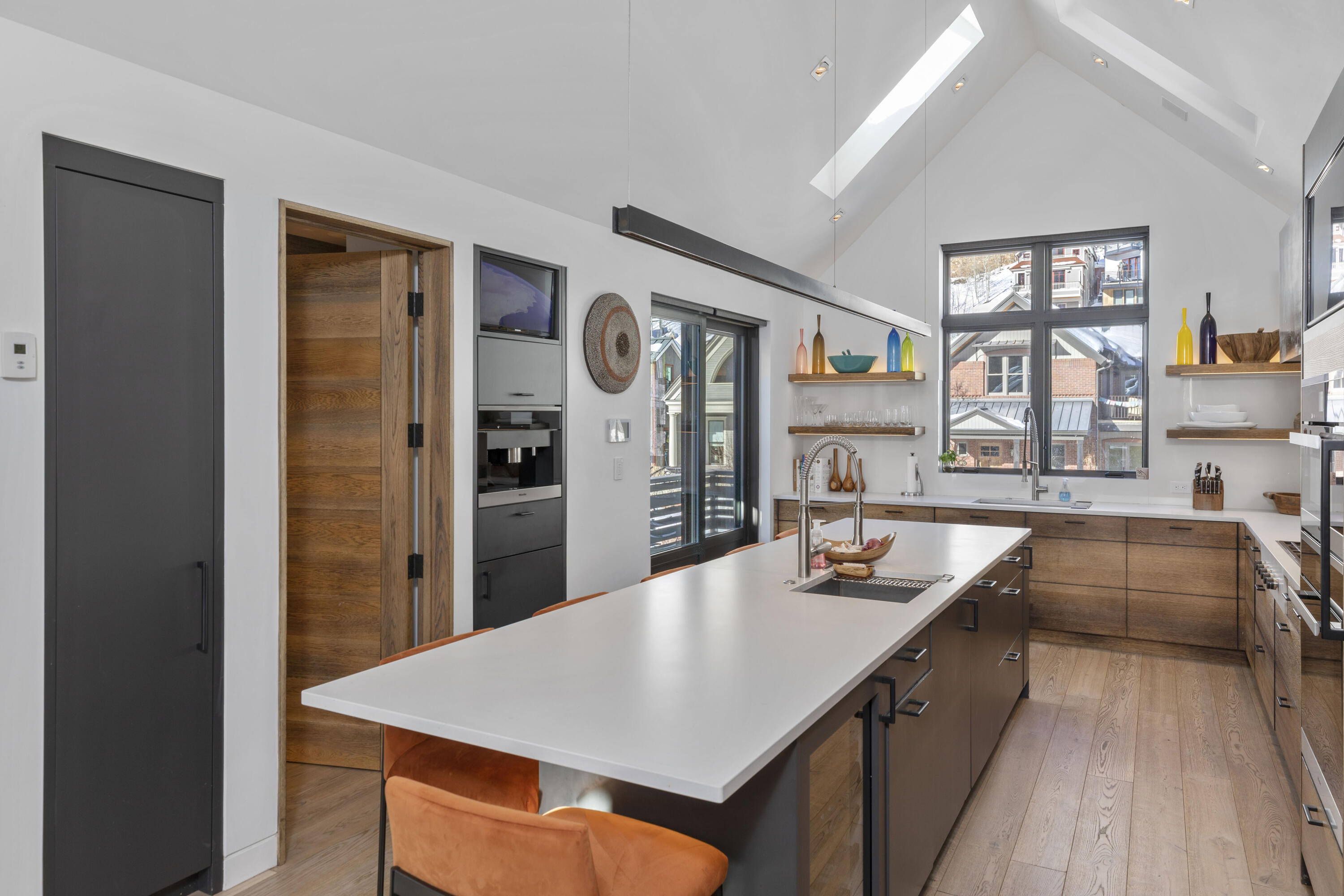 516 E Columbia Avenue