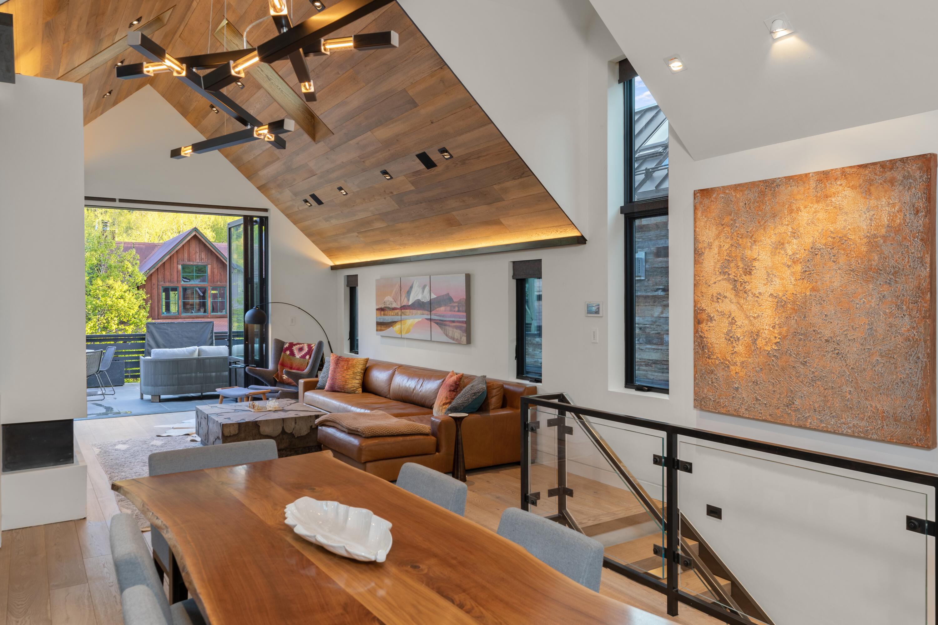 516 E Columbia Avenue