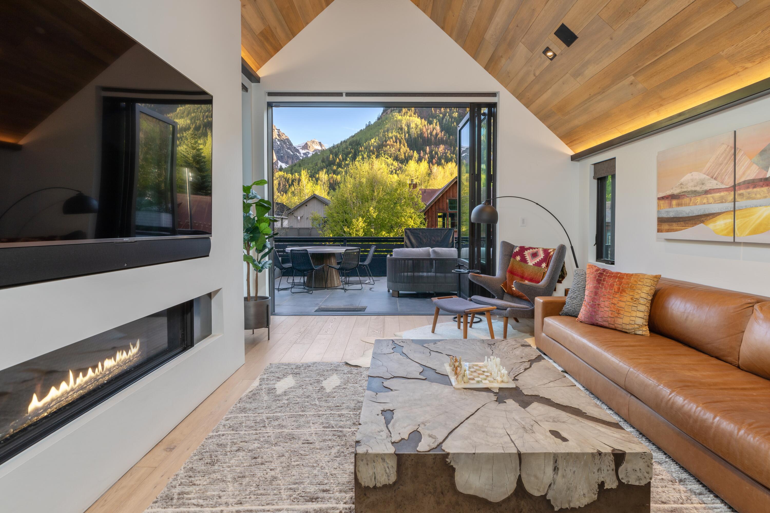 516 E Columbia Avenue