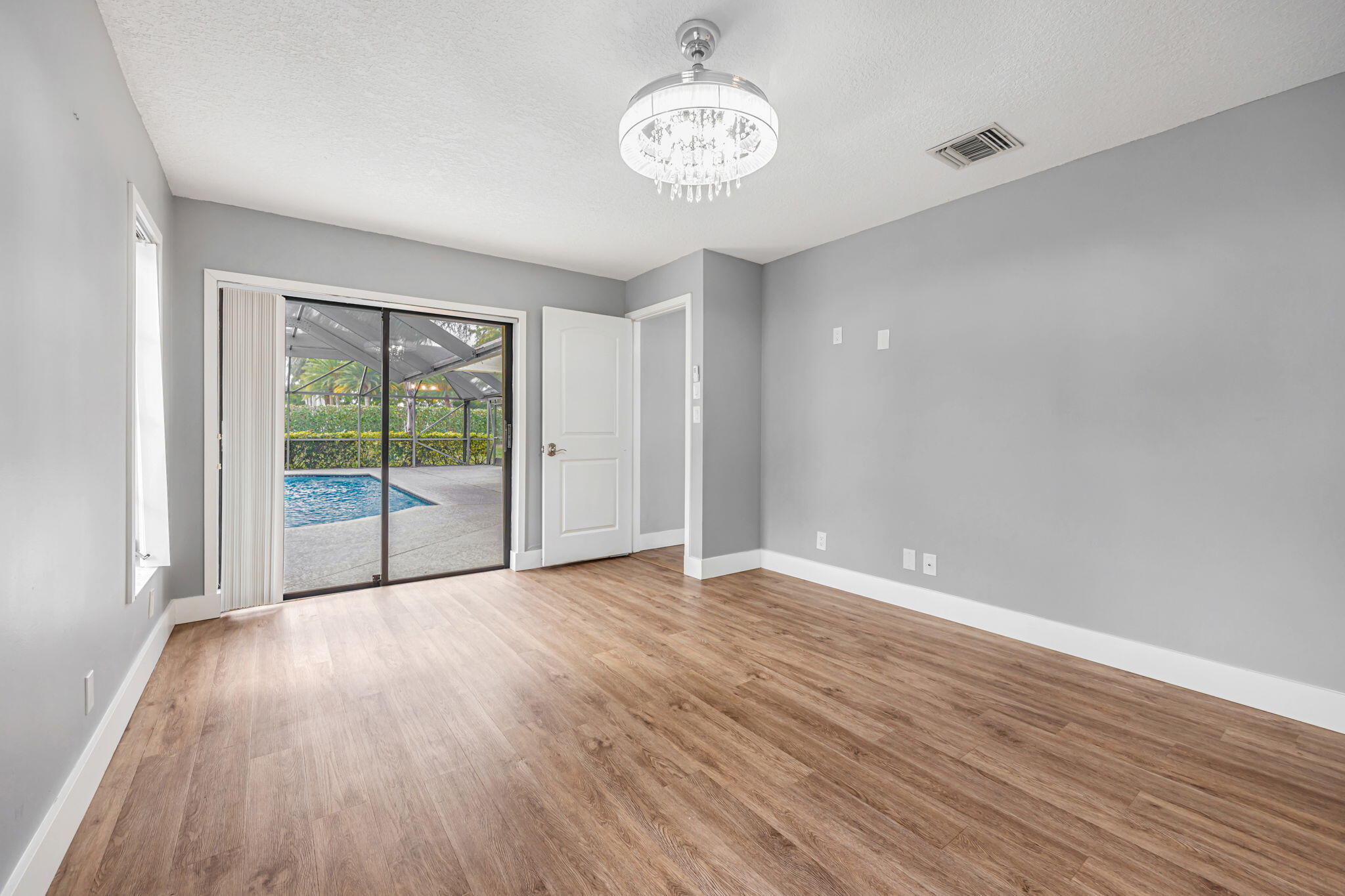 21356 SUMMERTRACE Circle