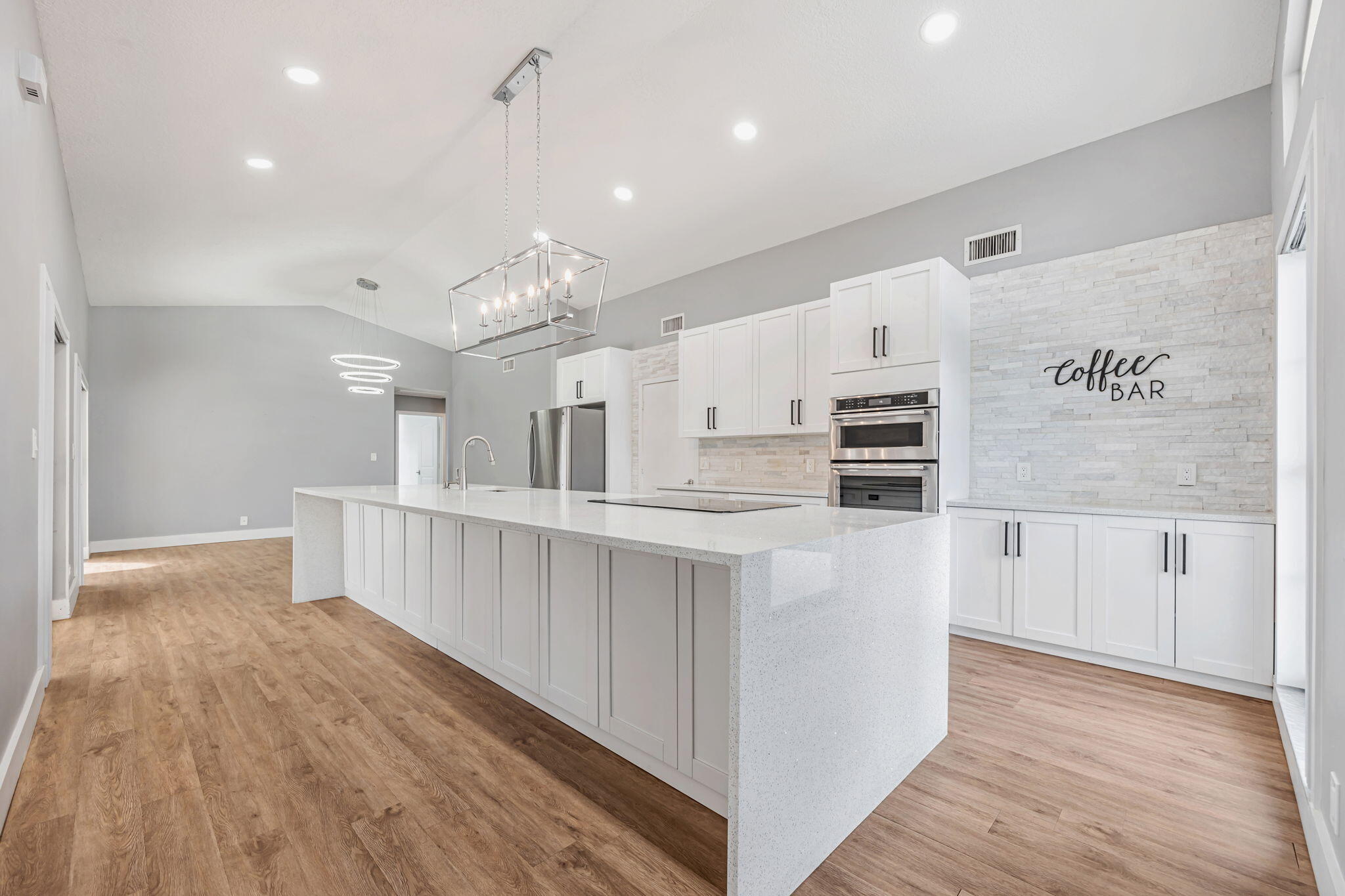 21356 SUMMERTRACE Circle
