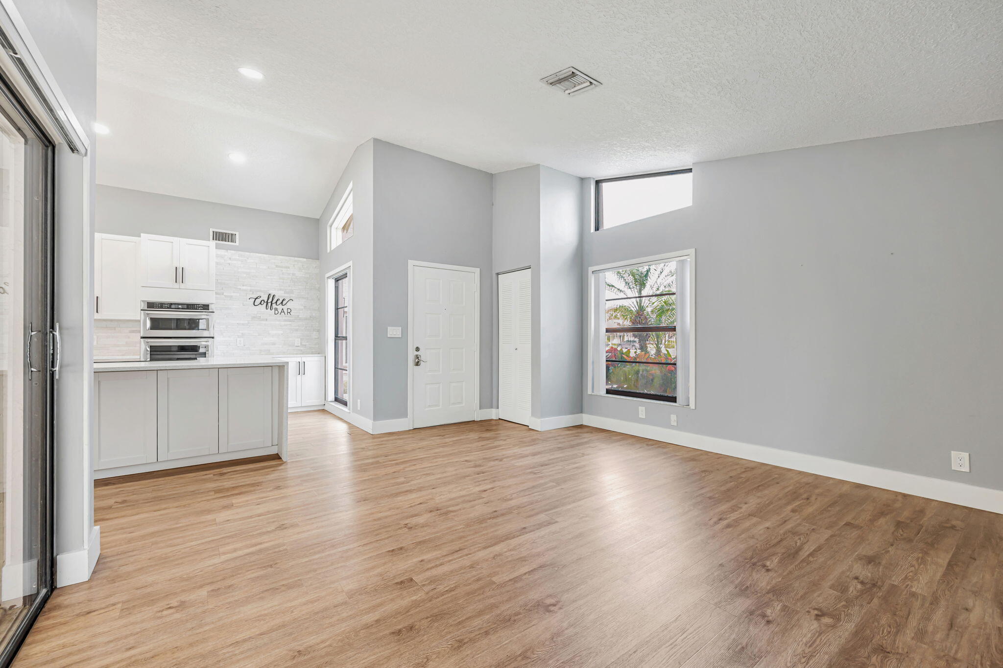 21356 SUMMERTRACE Circle