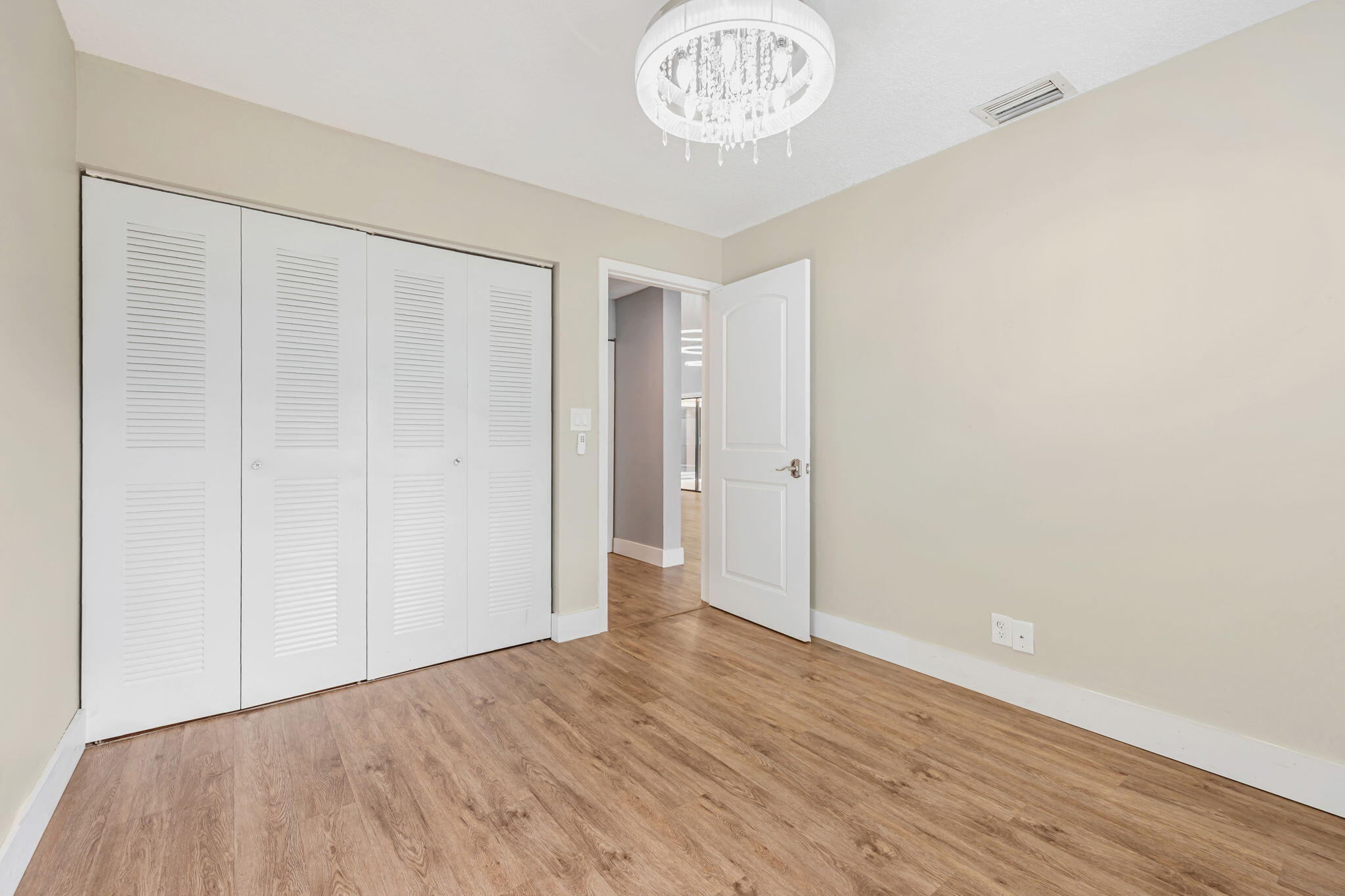 21356 SUMMERTRACE Circle