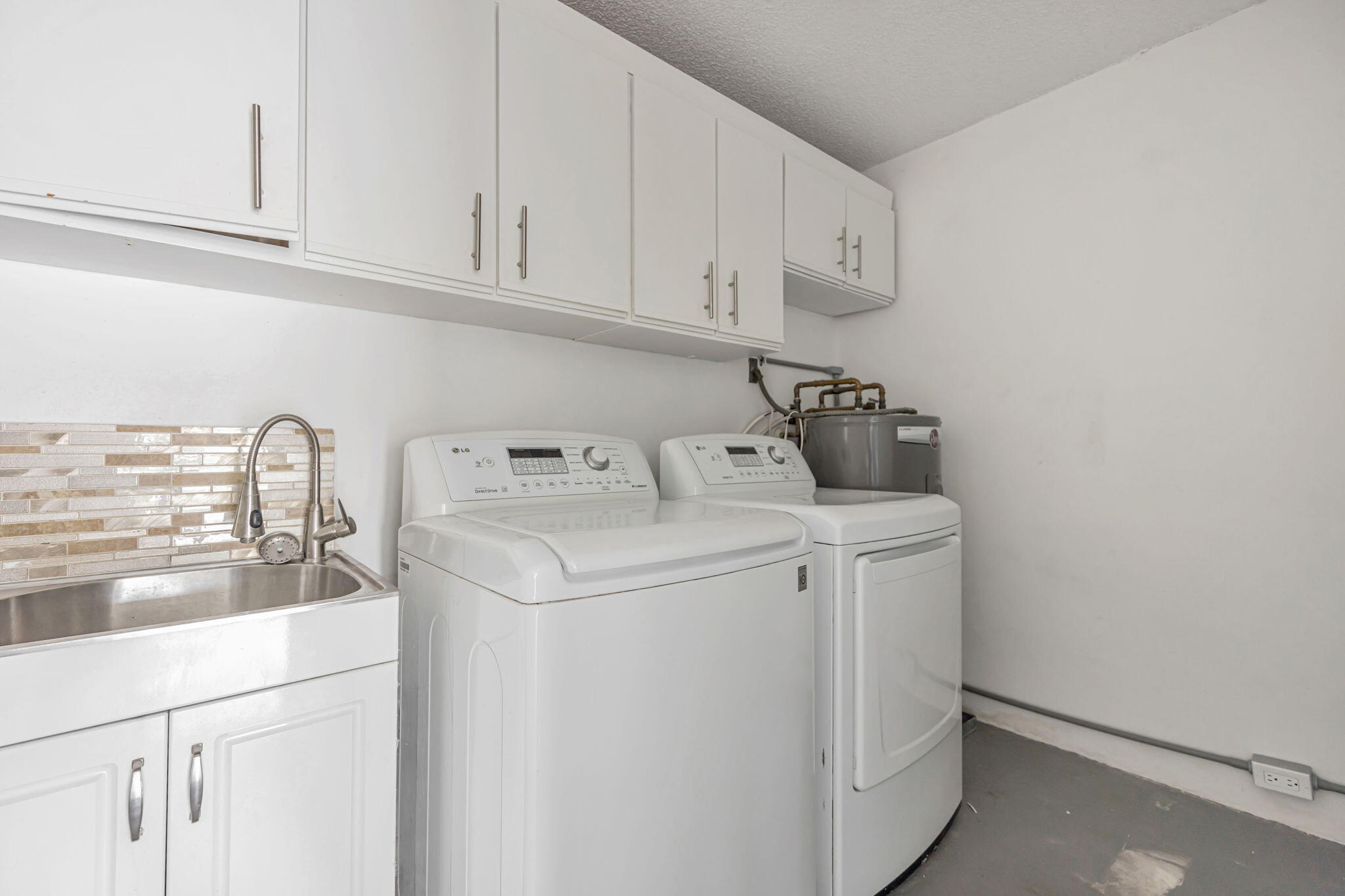 21356 SUMMERTRACE Circle