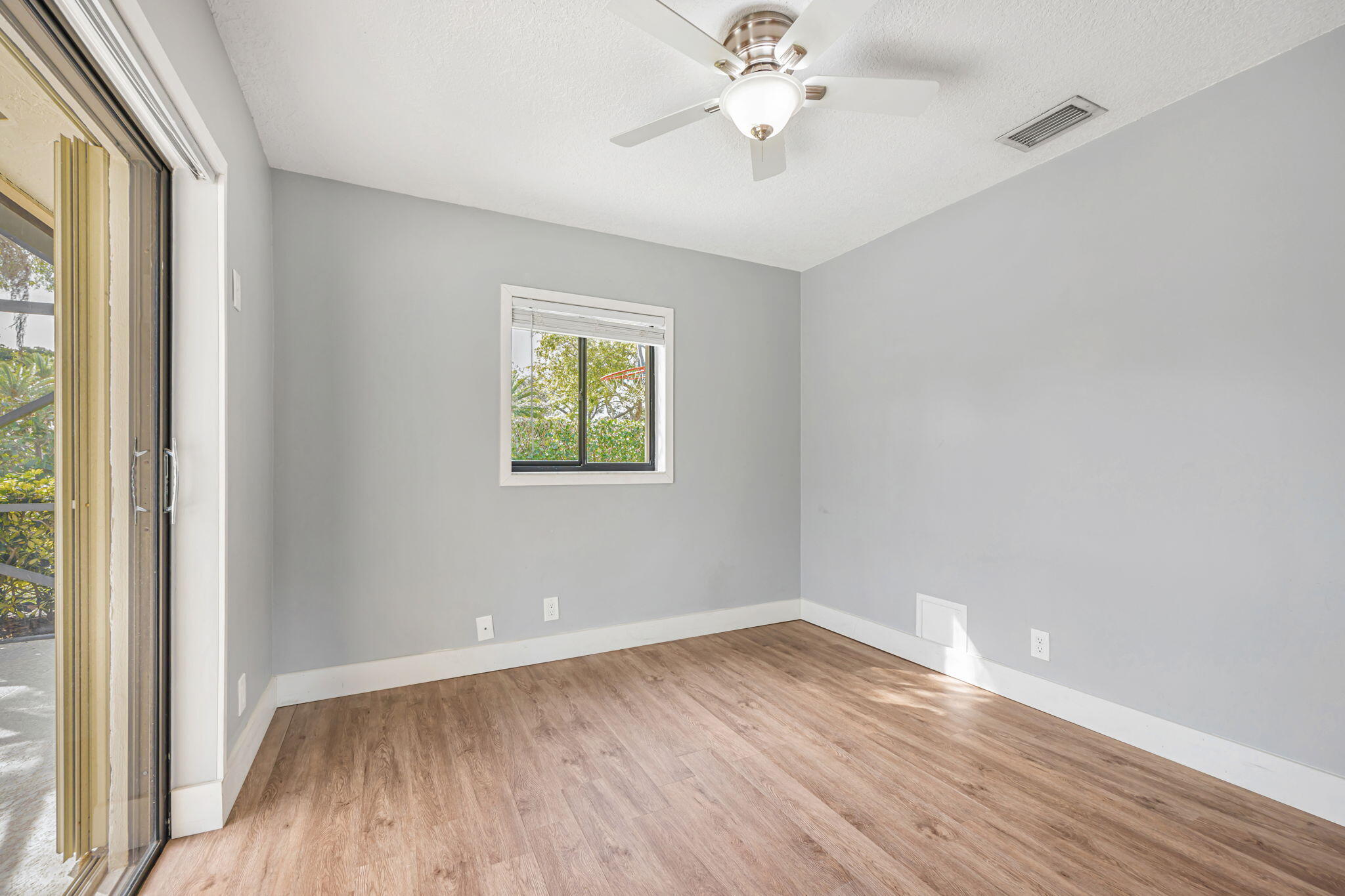 21356 SUMMERTRACE Circle