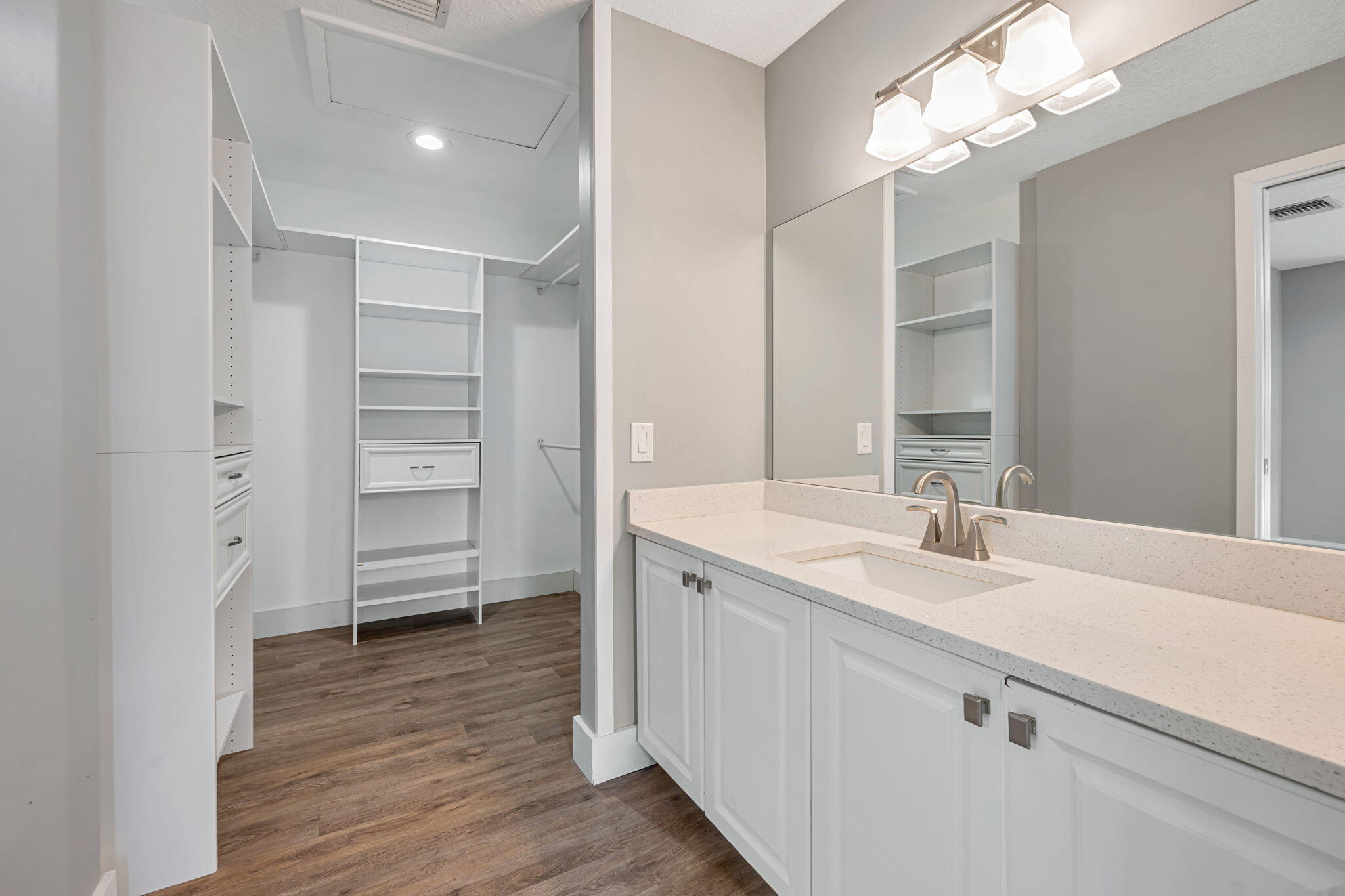 21356 SUMMERTRACE Circle