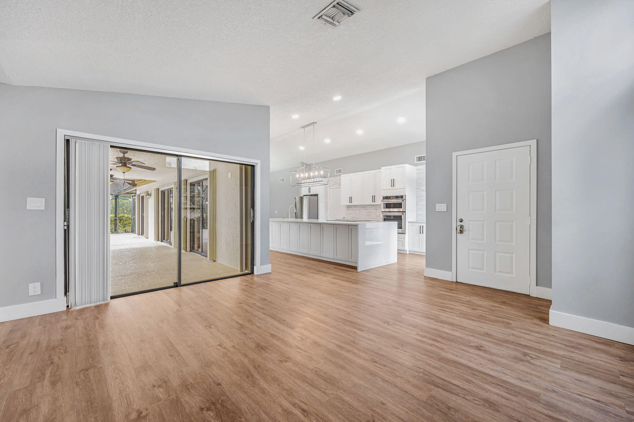 21356 SUMMERTRACE Circle