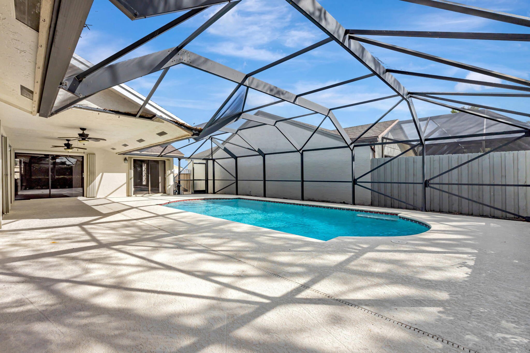 21356 SUMMERTRACE Circle