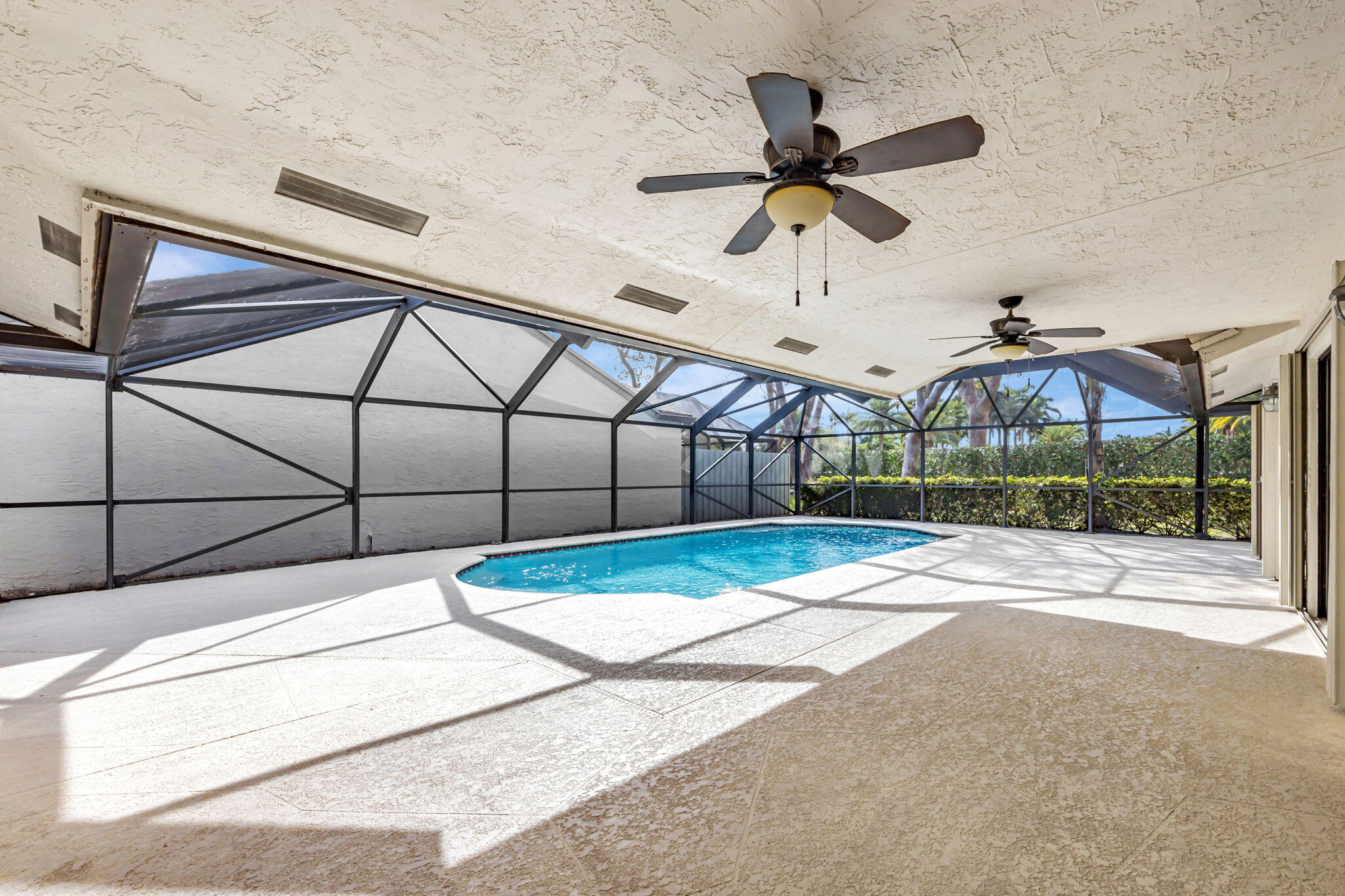 21356 SUMMERTRACE Circle