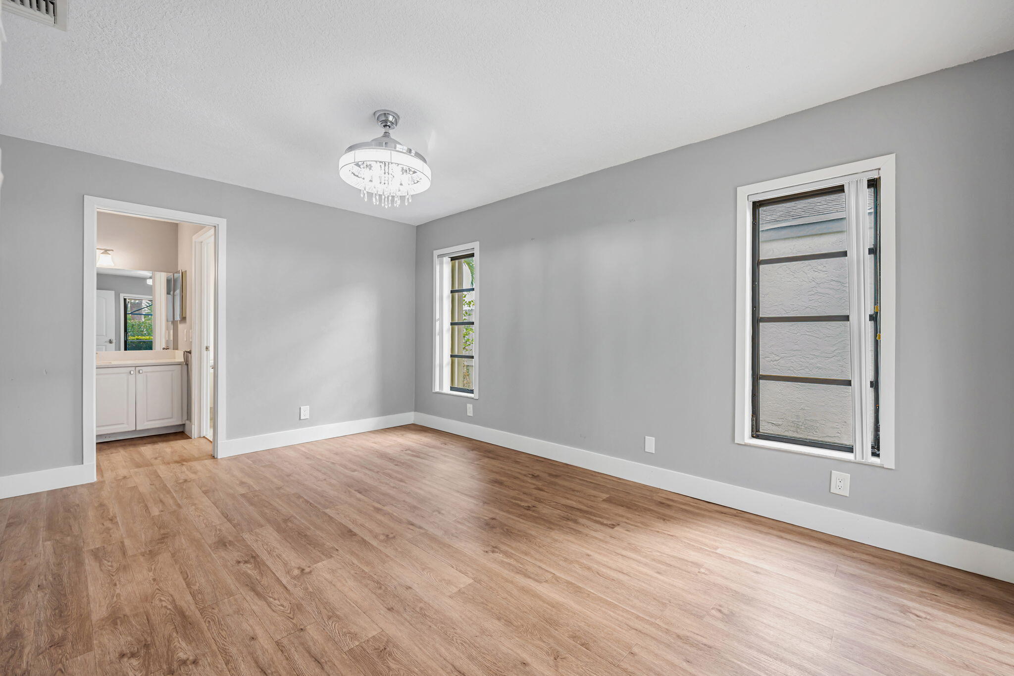 21356 SUMMERTRACE Circle