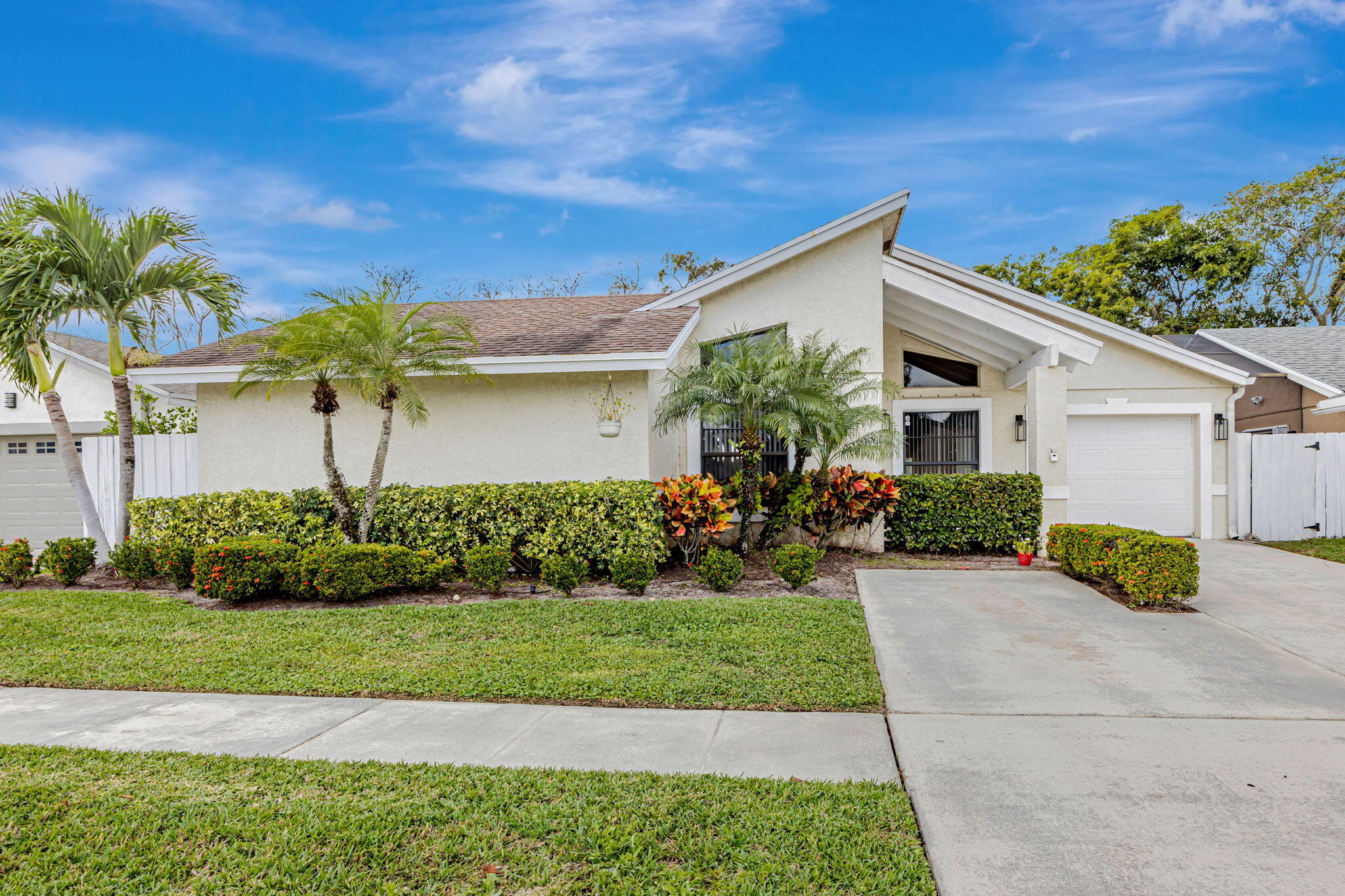 21356 SUMMERTRACE Circle