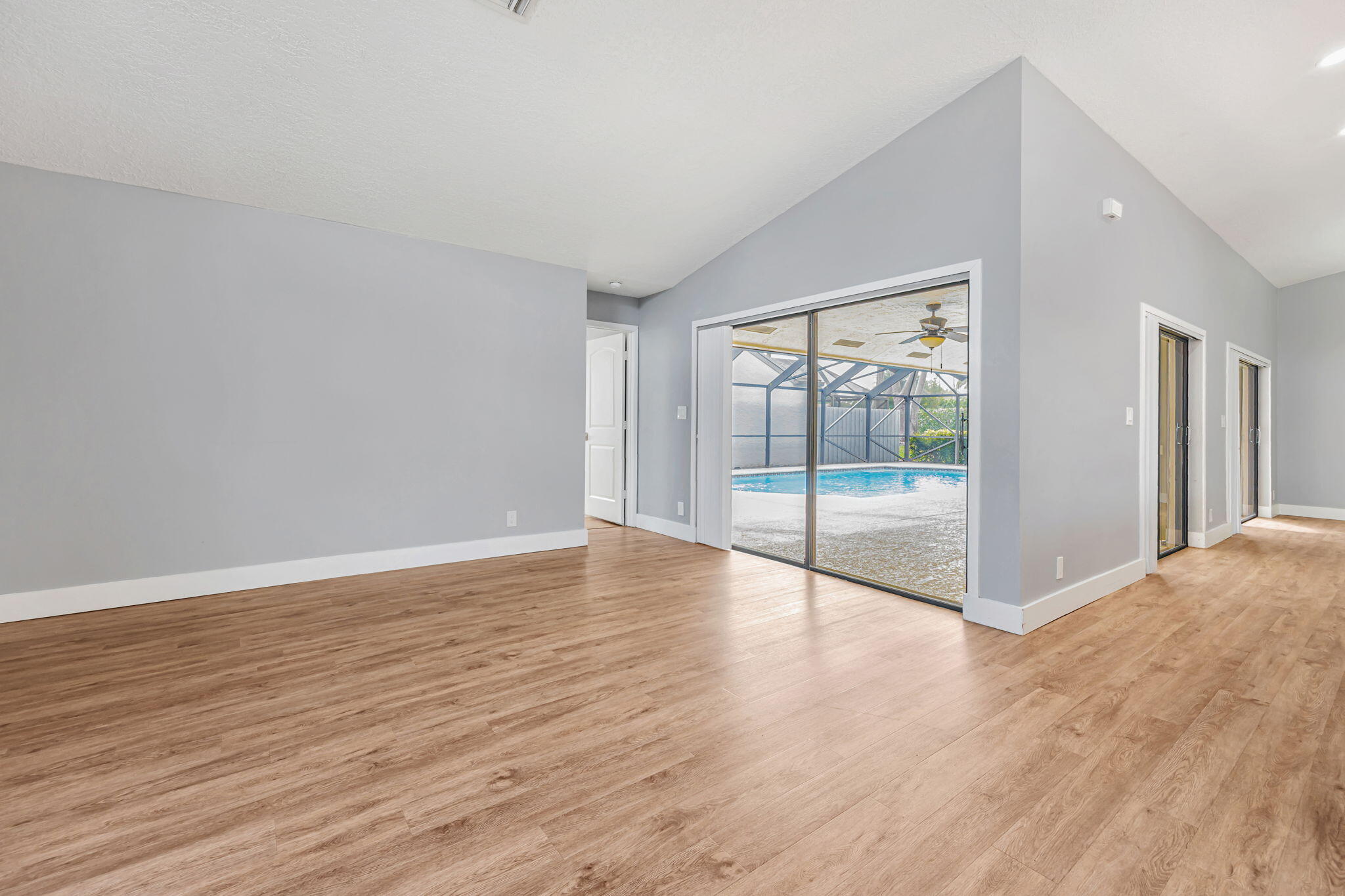21356 SUMMERTRACE Circle