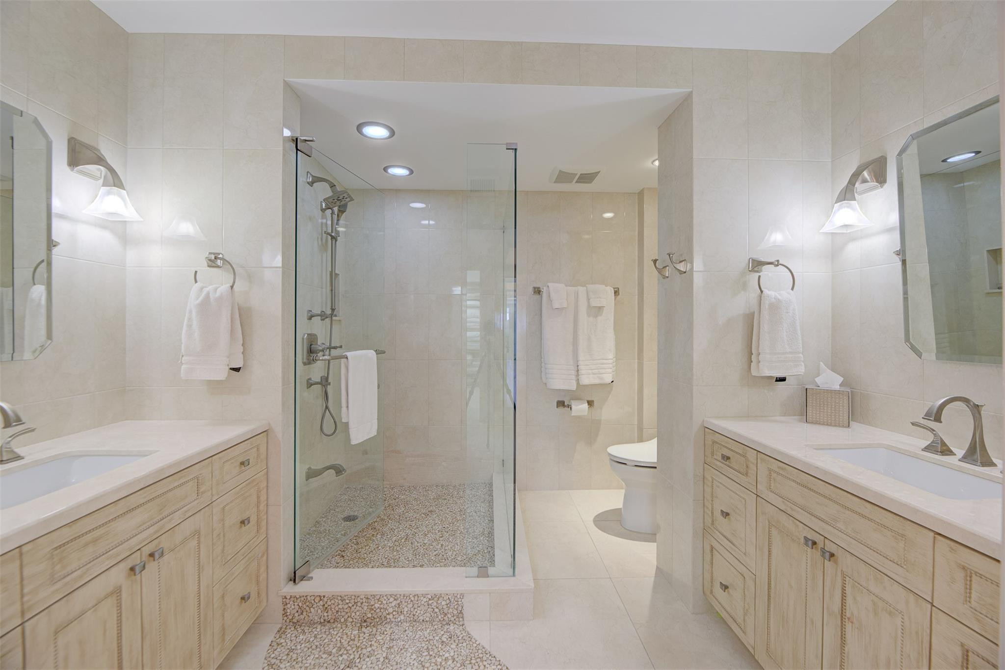 700 S Ocean Blvd 801
