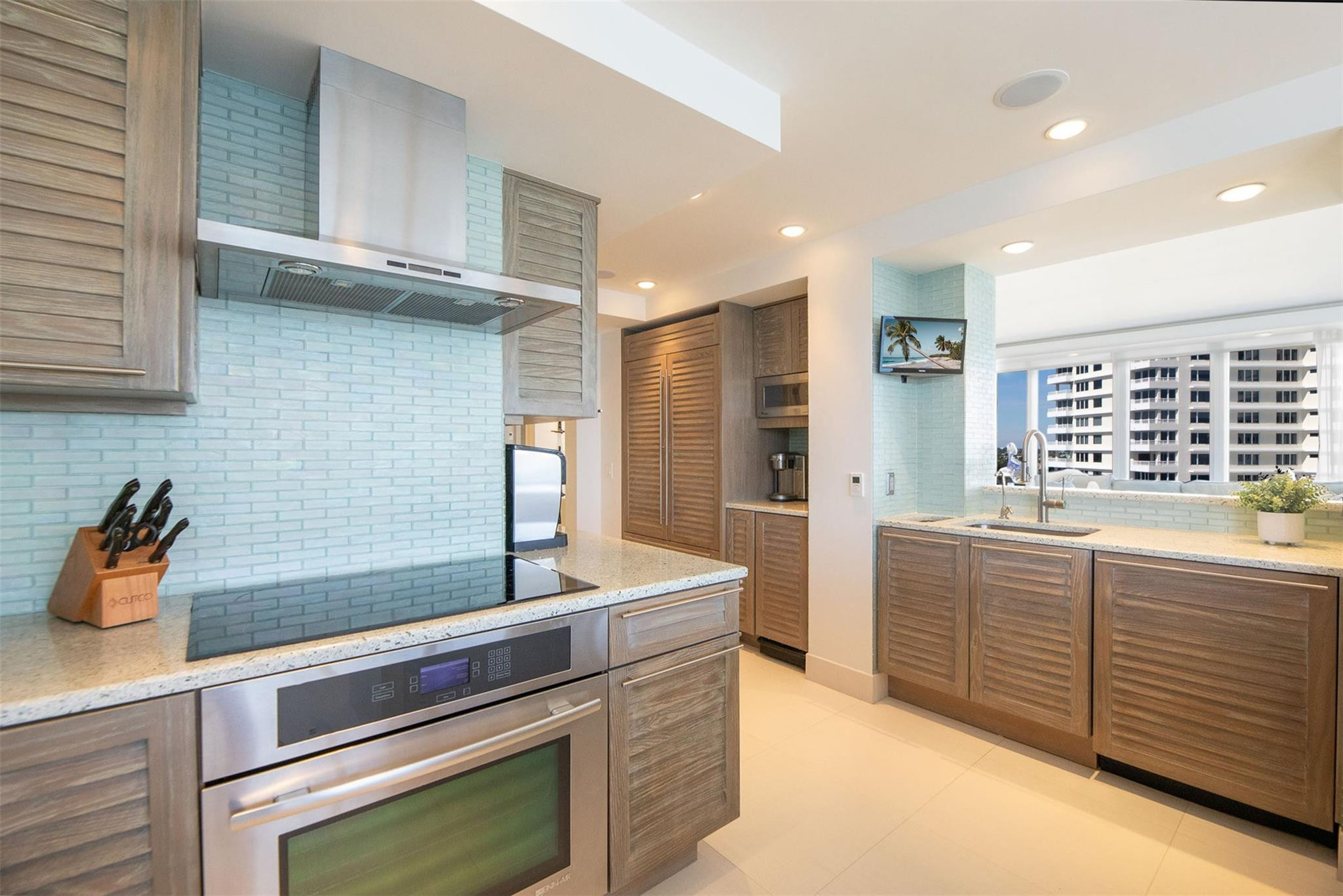 700 S Ocean Blvd 801