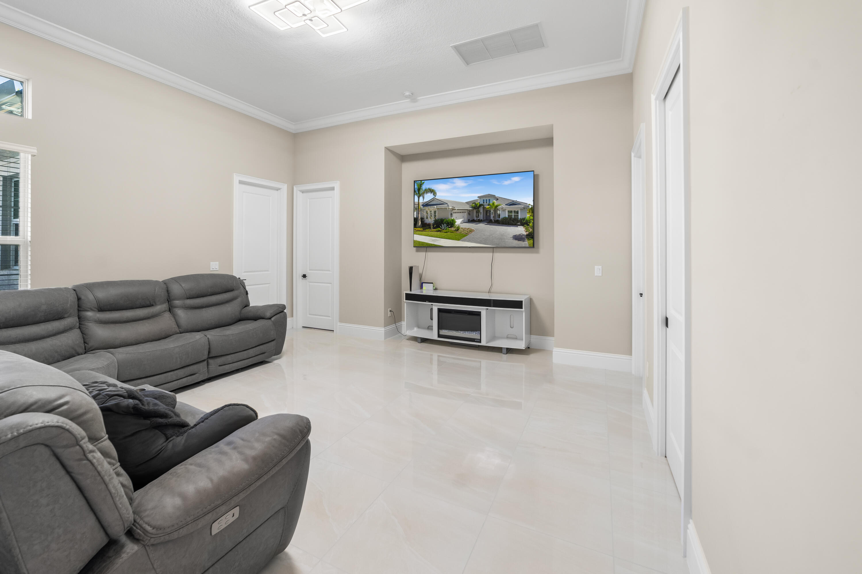 4686 Estates Circle