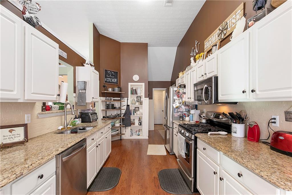 5523 AMBER COVE Way