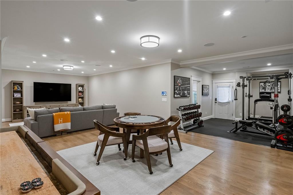 230 Peachtree Circle NE
