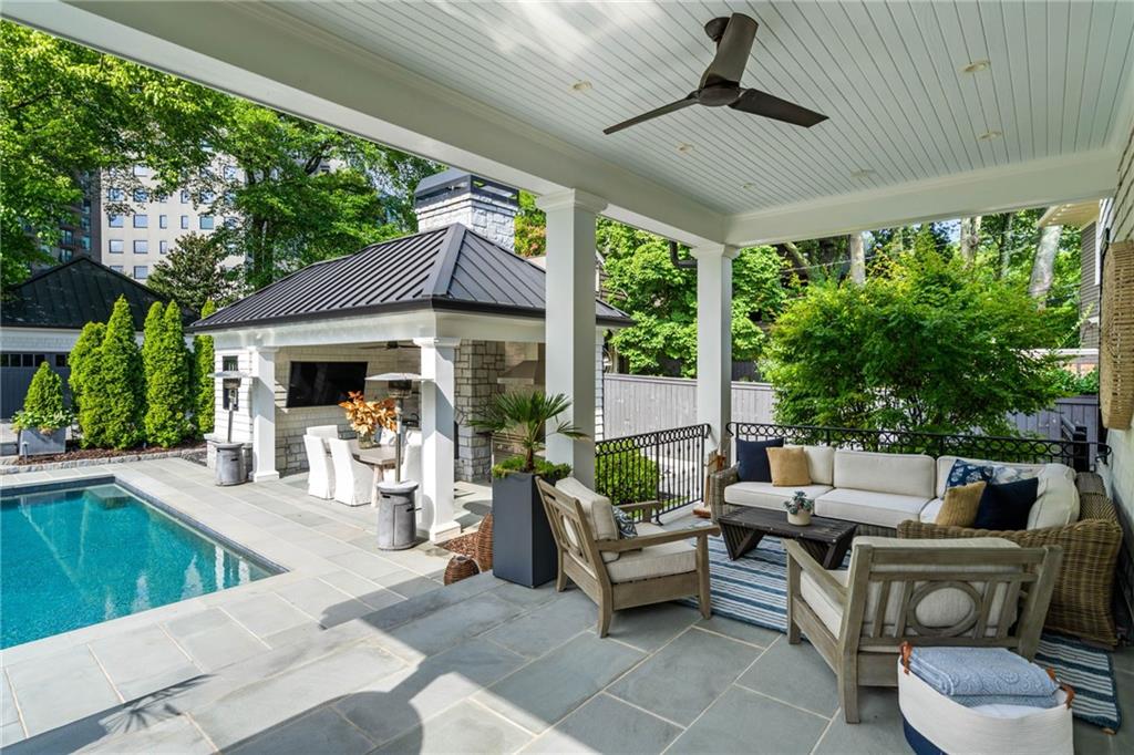 230 Peachtree Circle NE