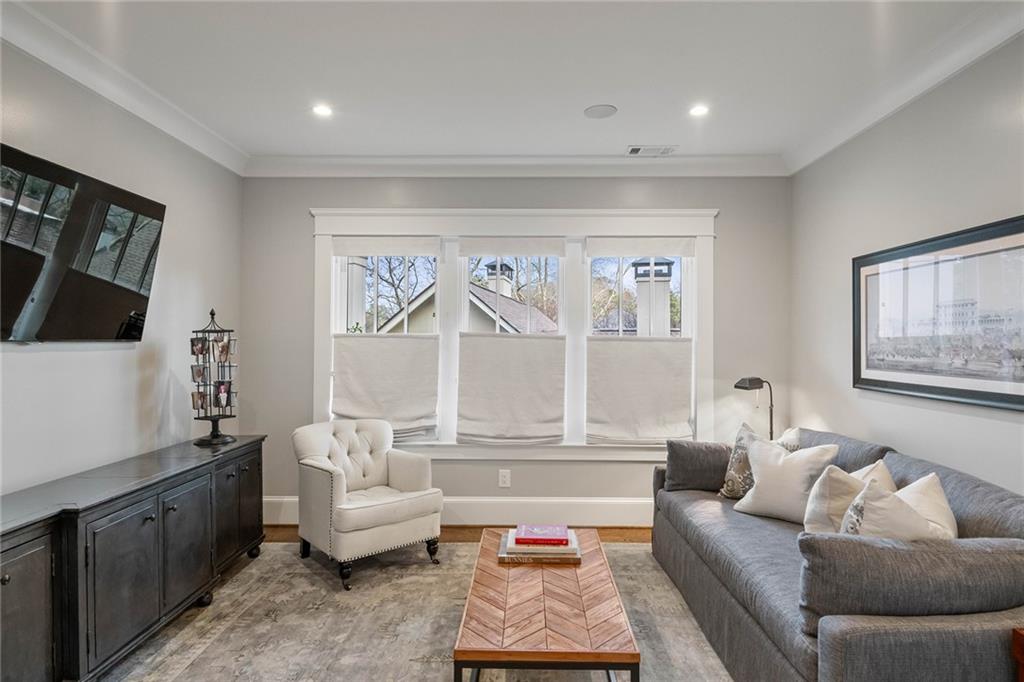 230 Peachtree Circle NE
