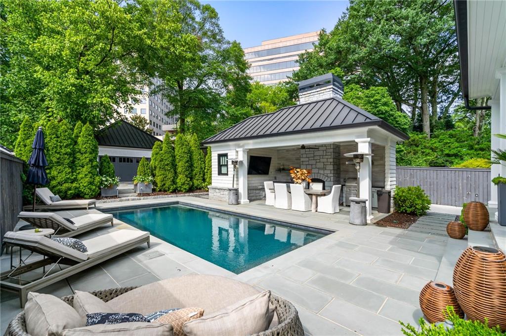 230 Peachtree Circle NE