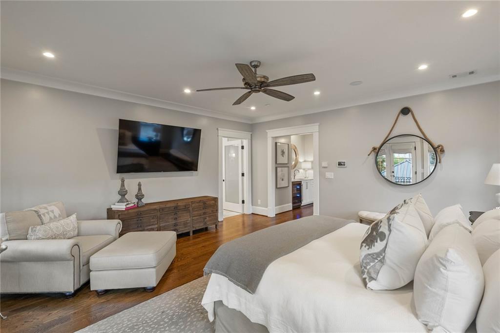 230 Peachtree Circle NE