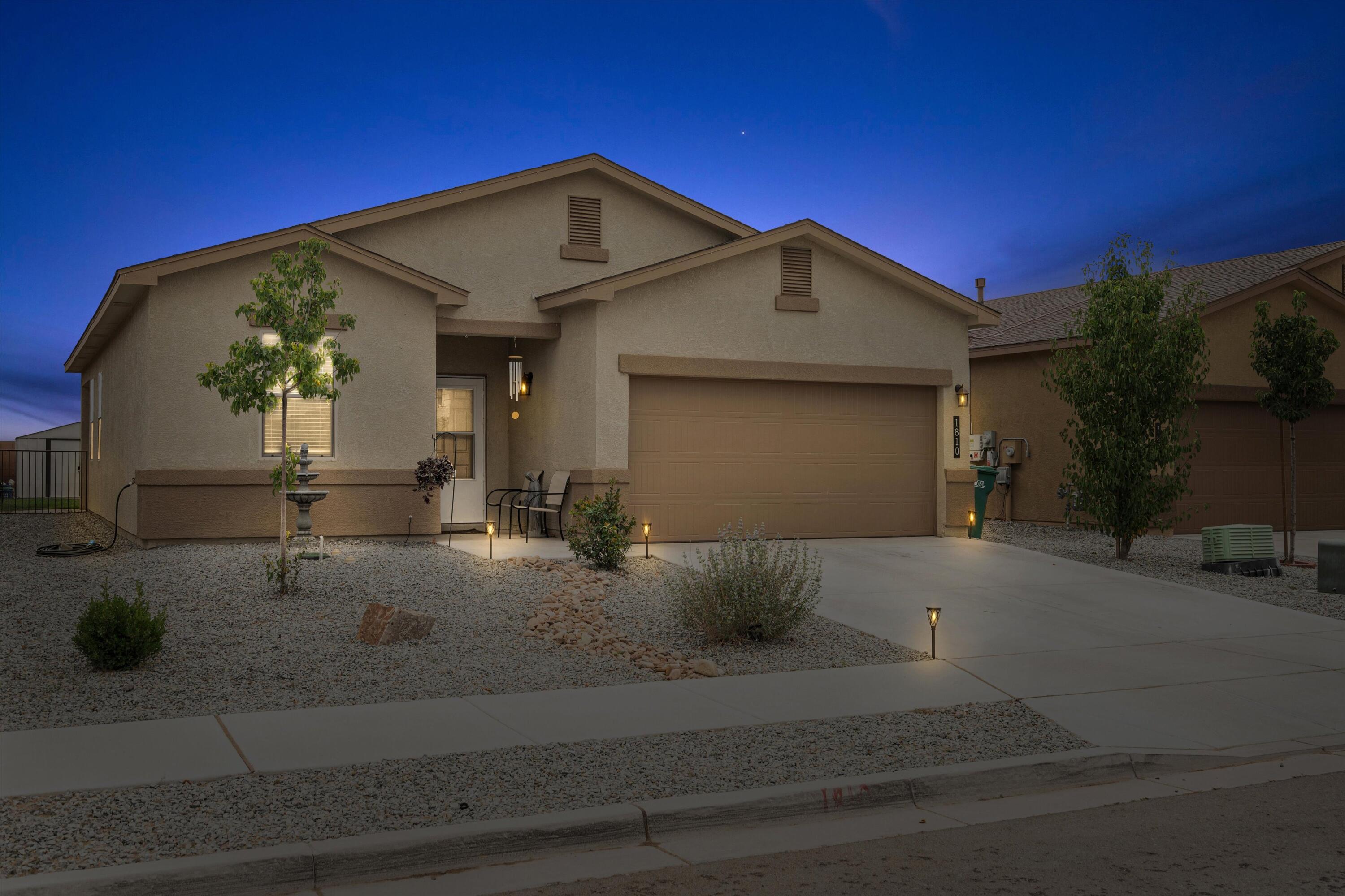 1810 Goldenflare Loop NE