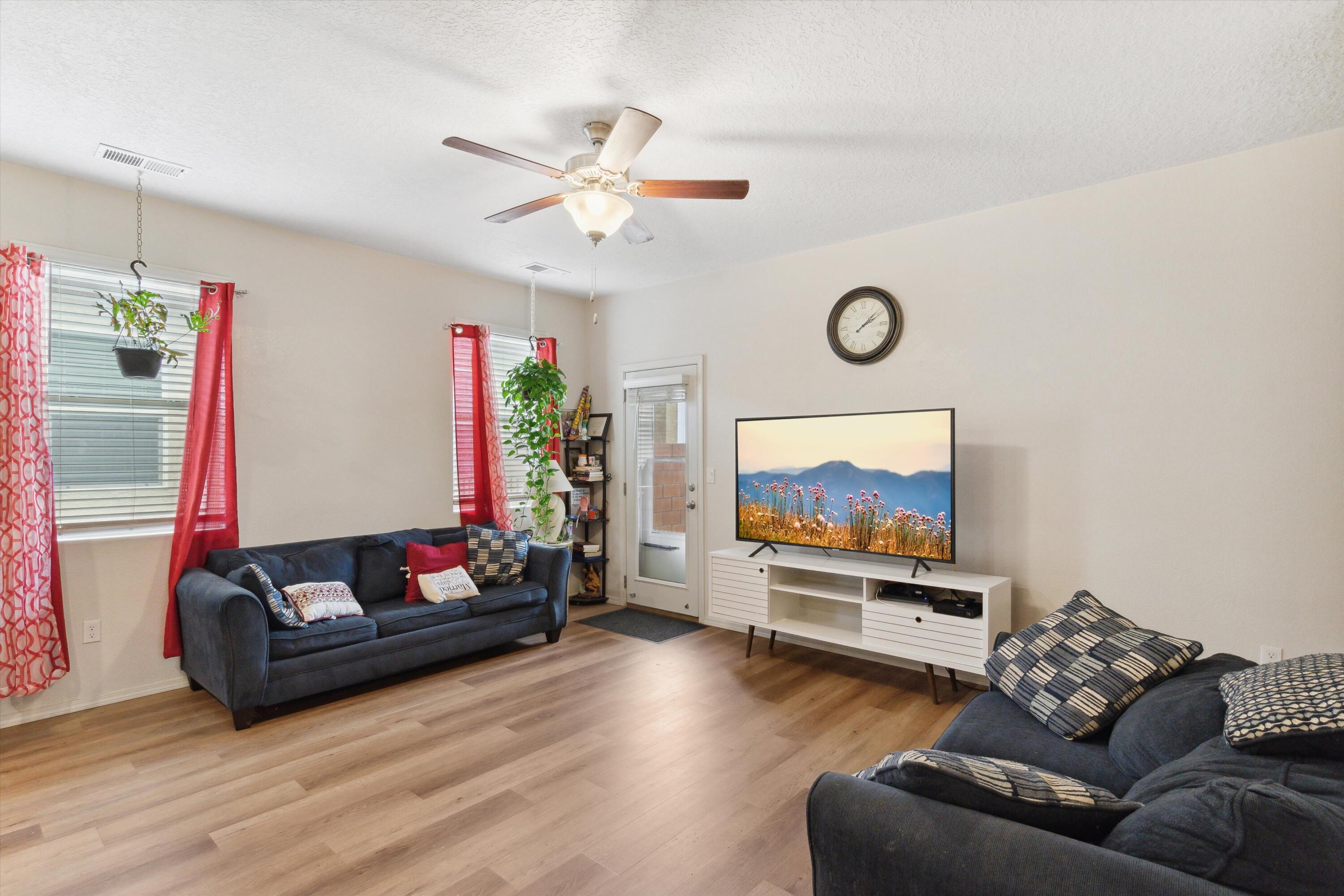 1810 Goldenflare Loop NE