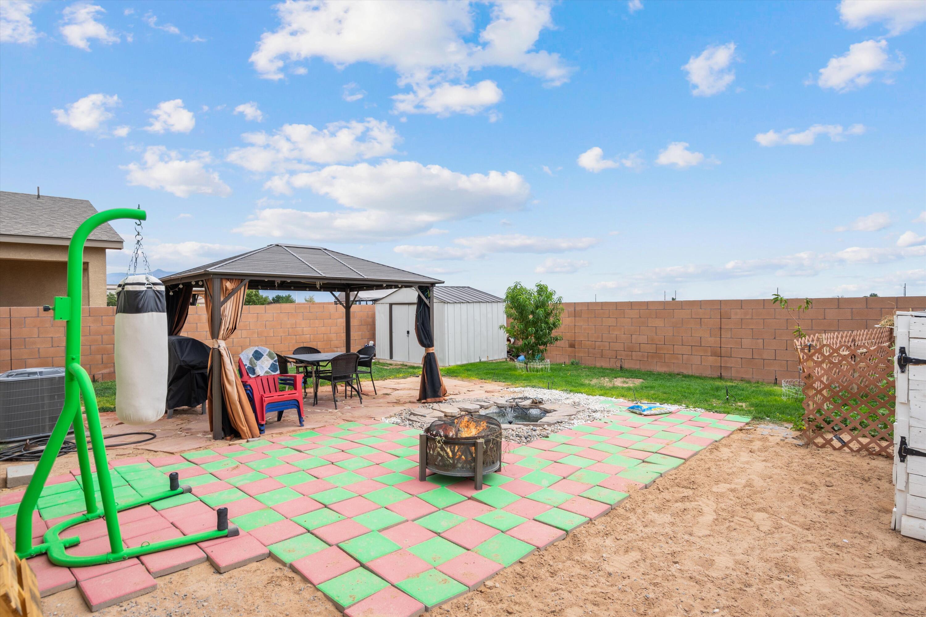1810 Goldenflare Loop NE