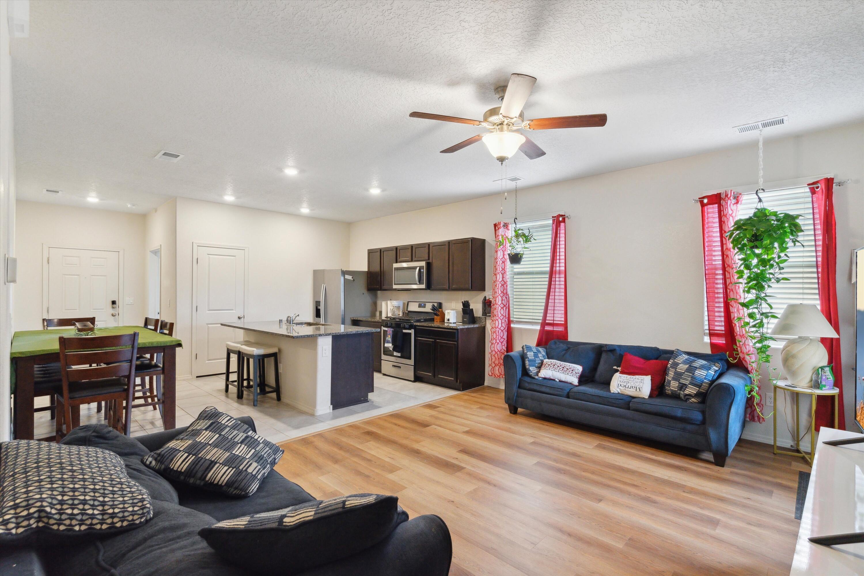 1810 Goldenflare Loop NE