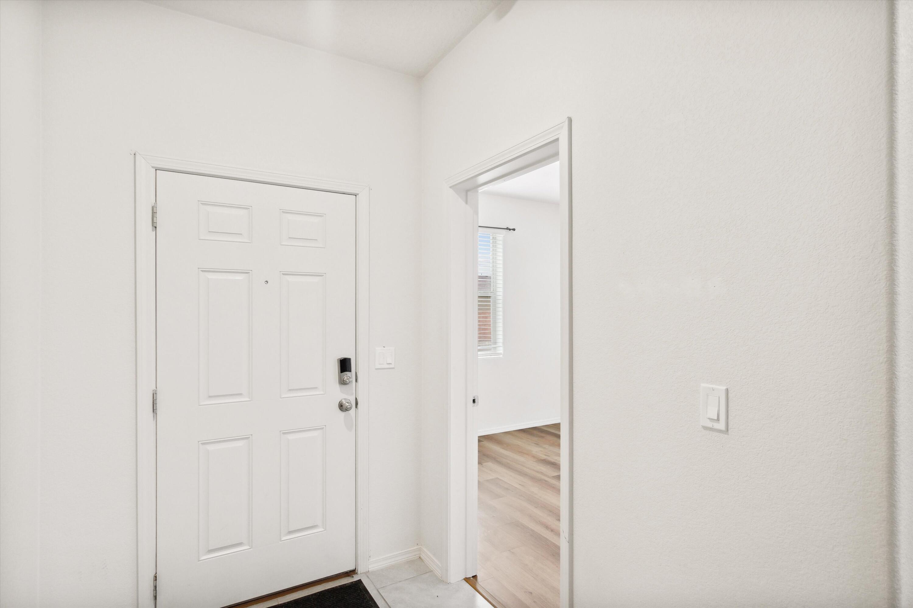 1810 Goldenflare Loop NE