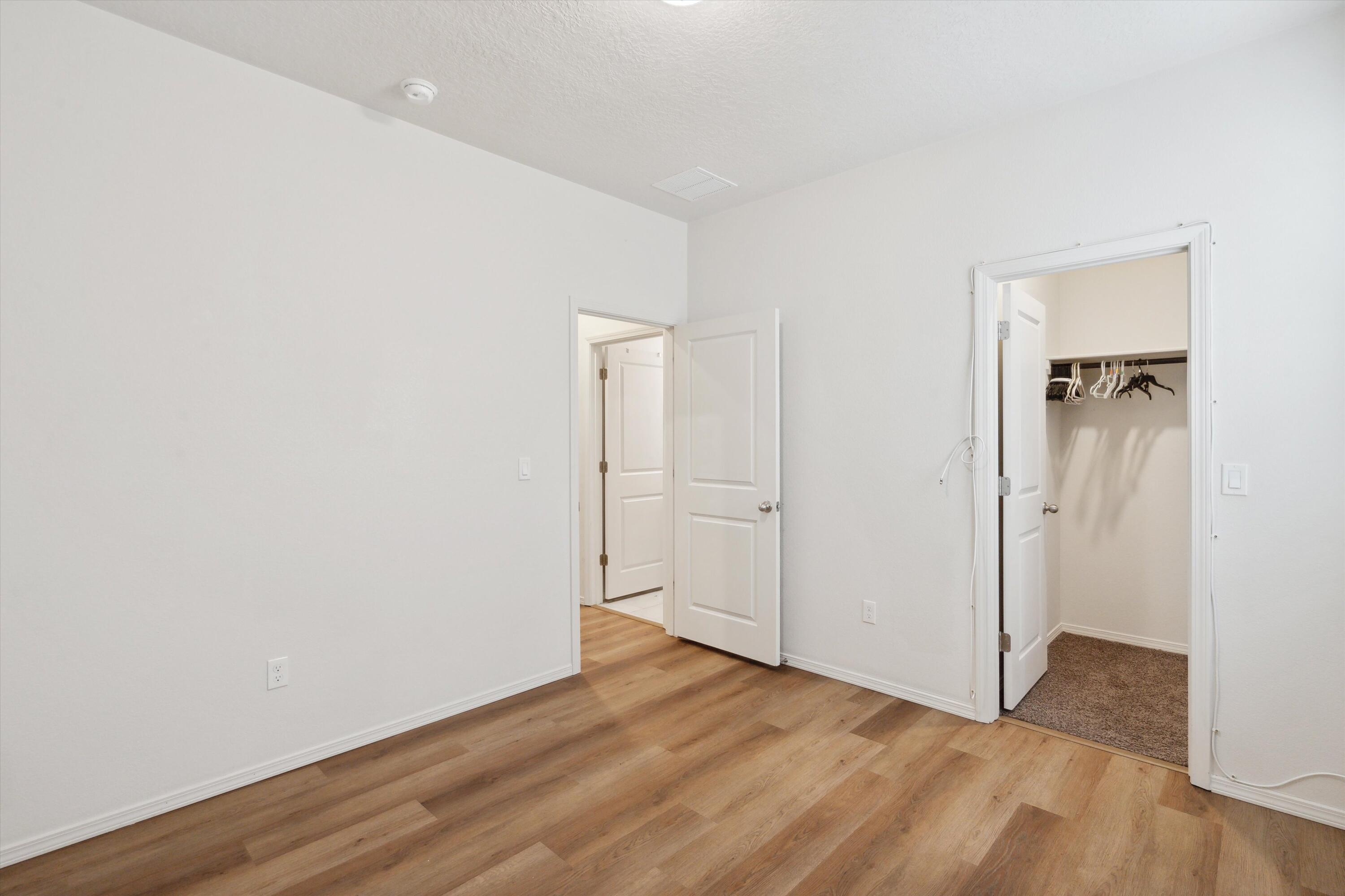 1810 Goldenflare Loop NE