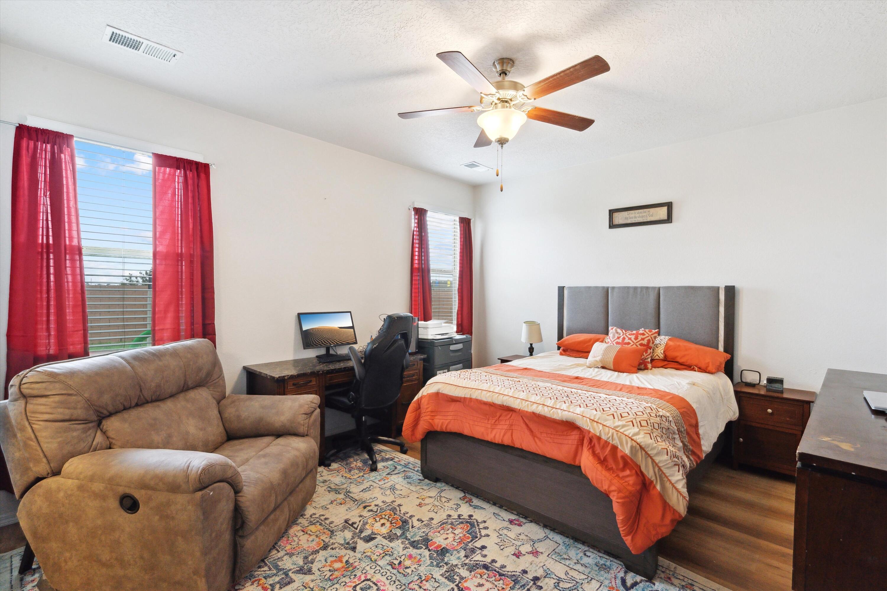 1810 Goldenflare Loop NE