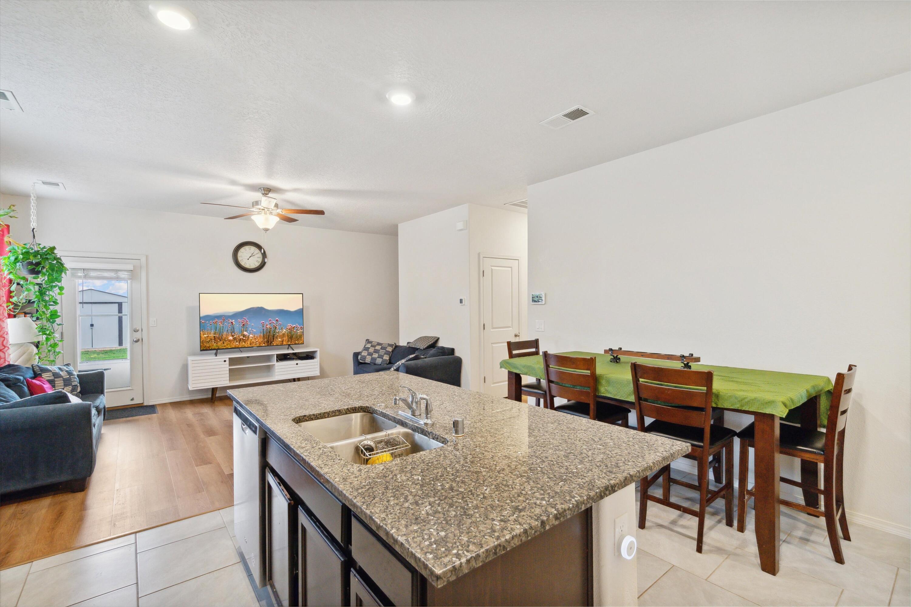 1810 Goldenflare Loop NE