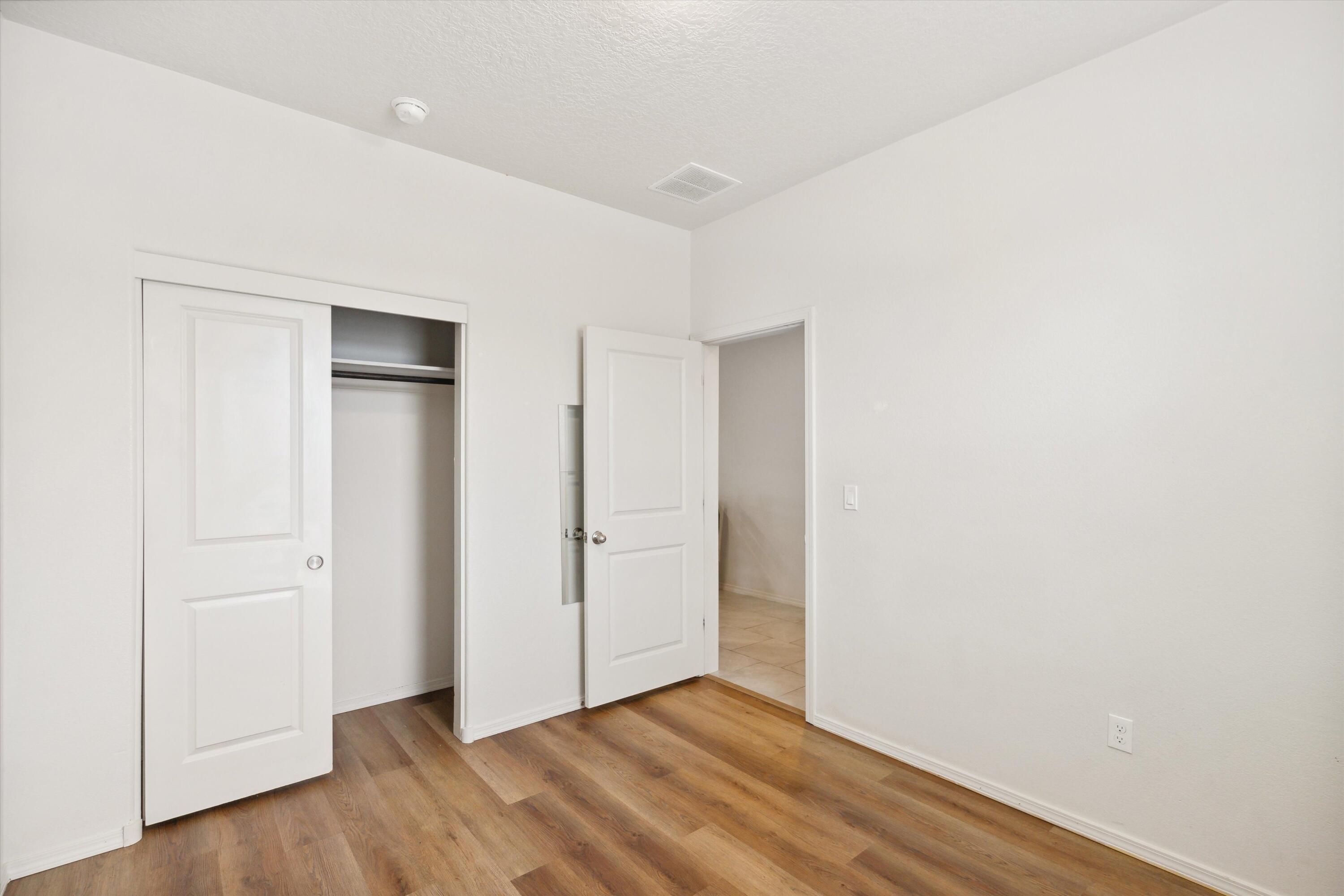 1810 Goldenflare Loop NE
