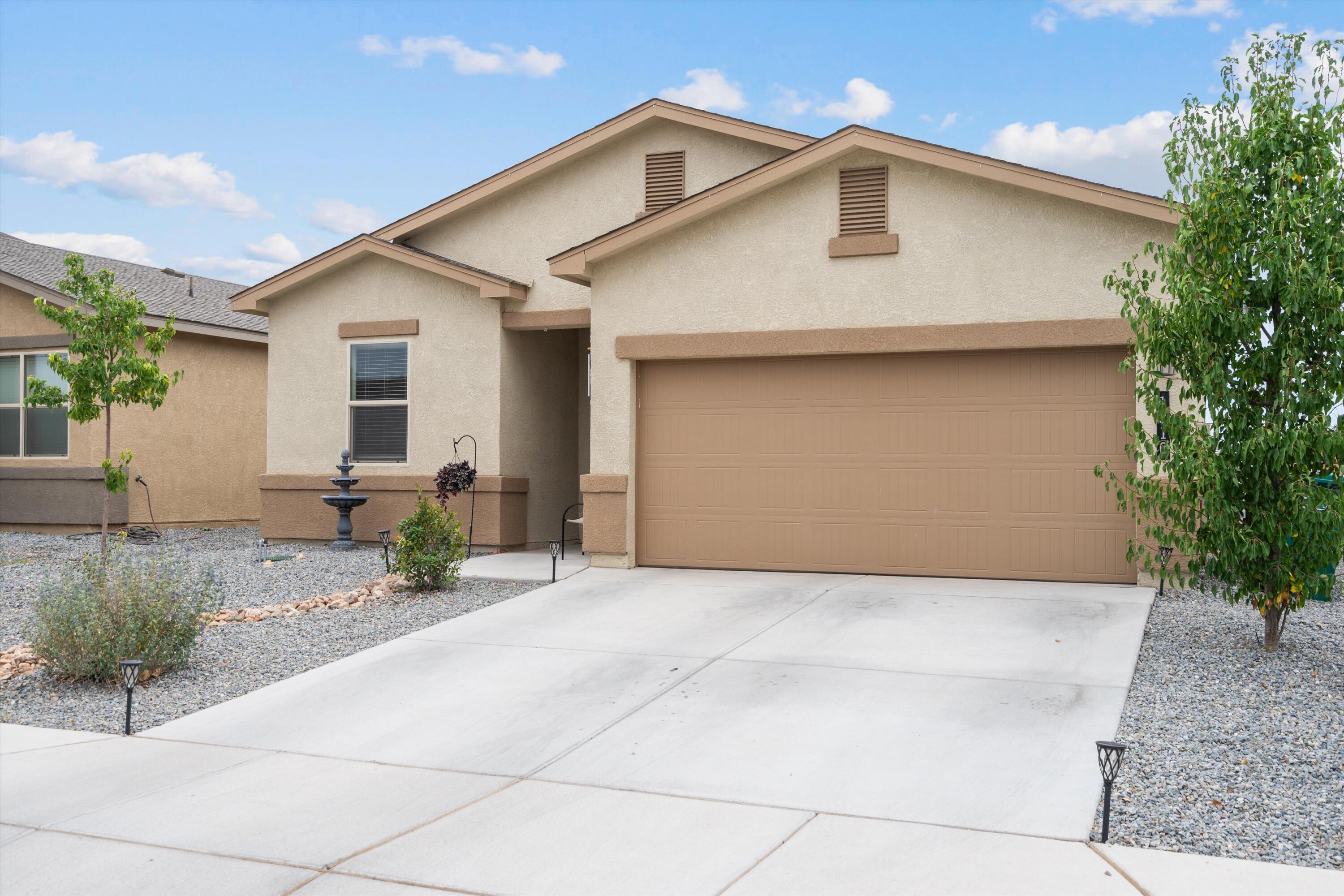 1810 Goldenflare Loop NE