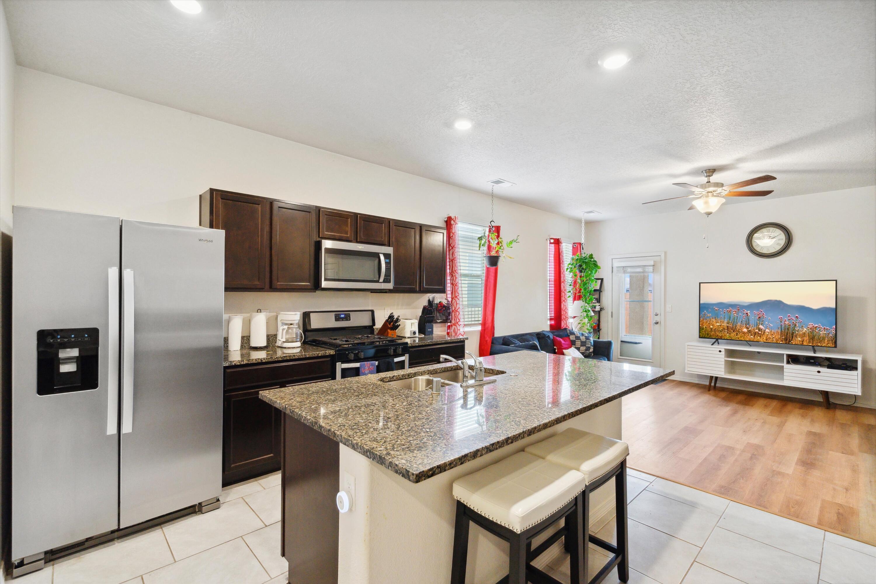 1810 Goldenflare Loop NE