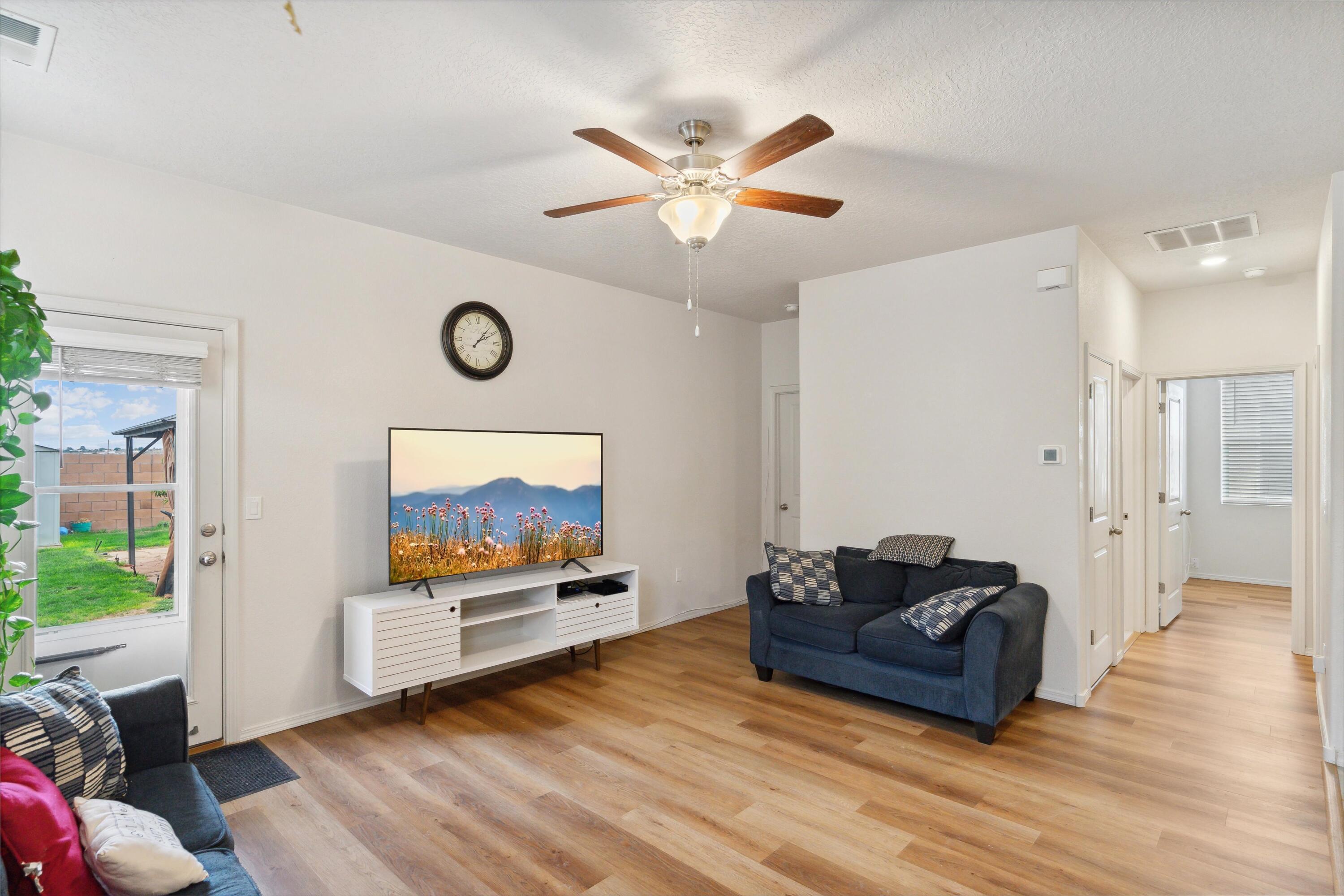 1810 Goldenflare Loop NE