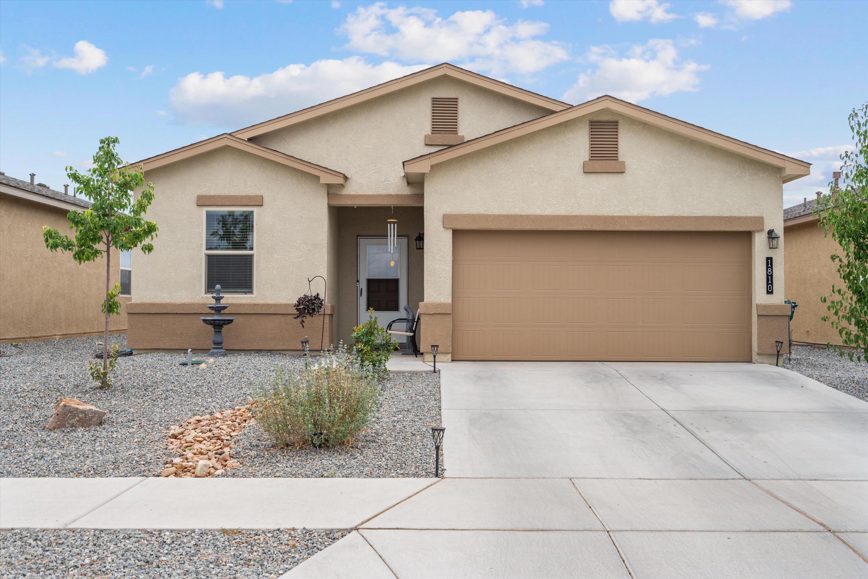 1810 Goldenflare Loop NE