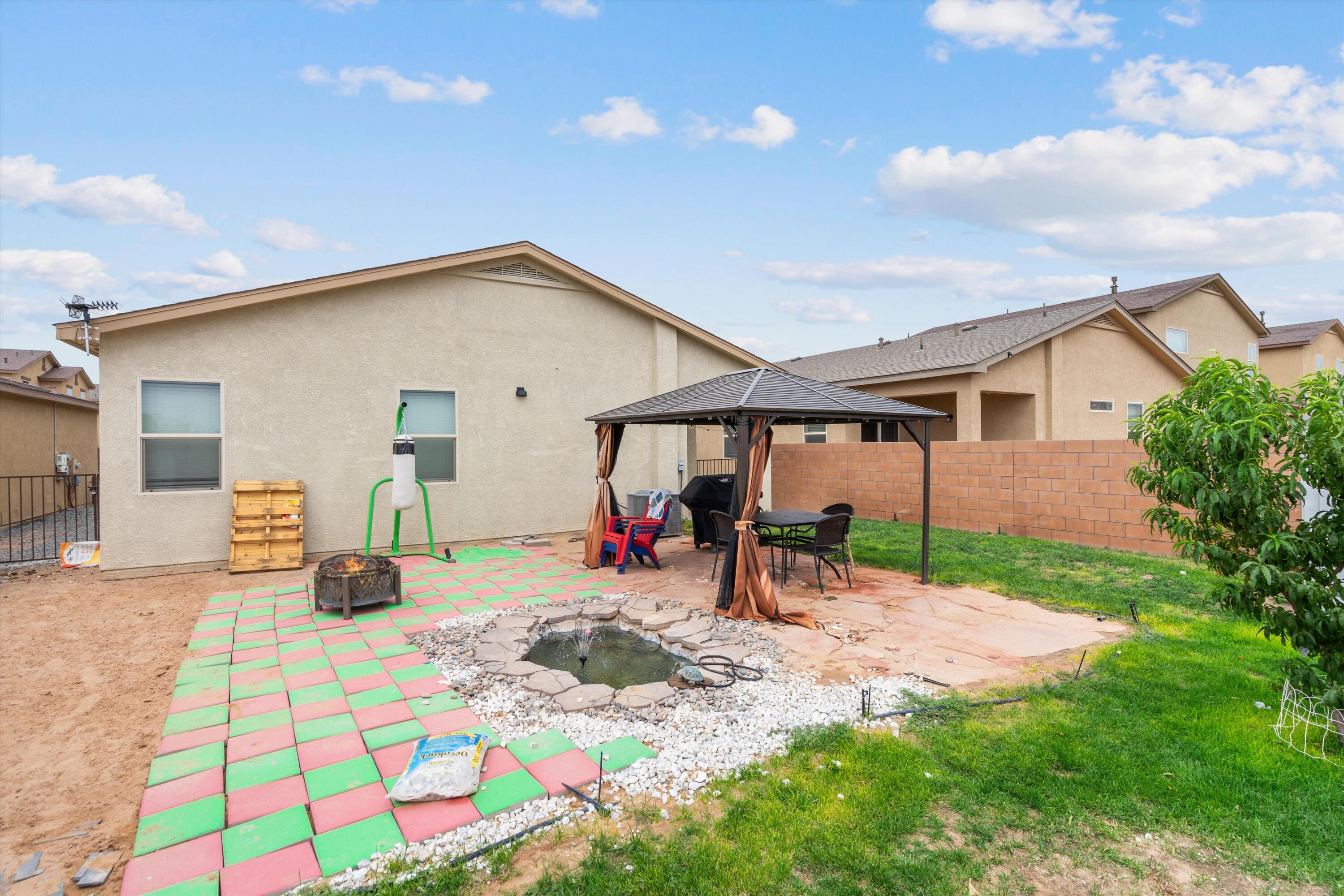 1810 Goldenflare Loop NE