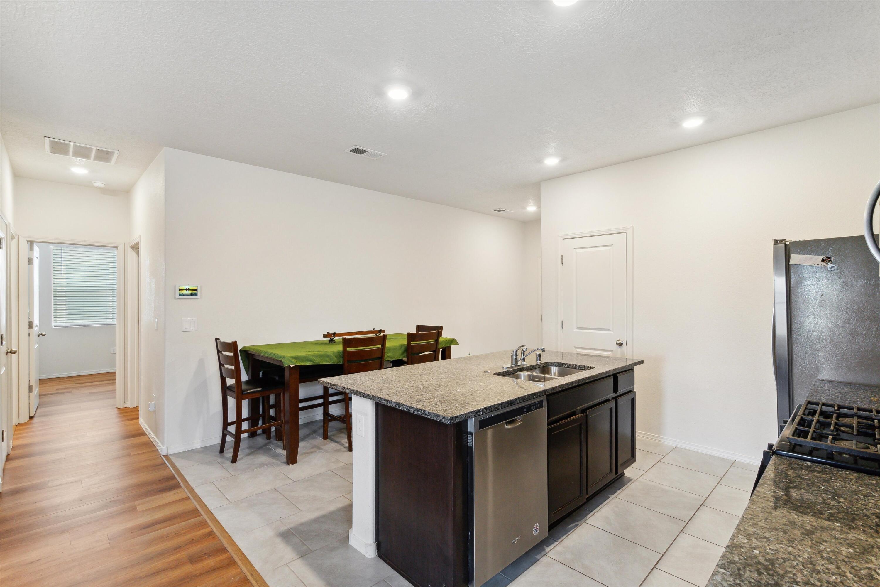 1810 Goldenflare Loop NE