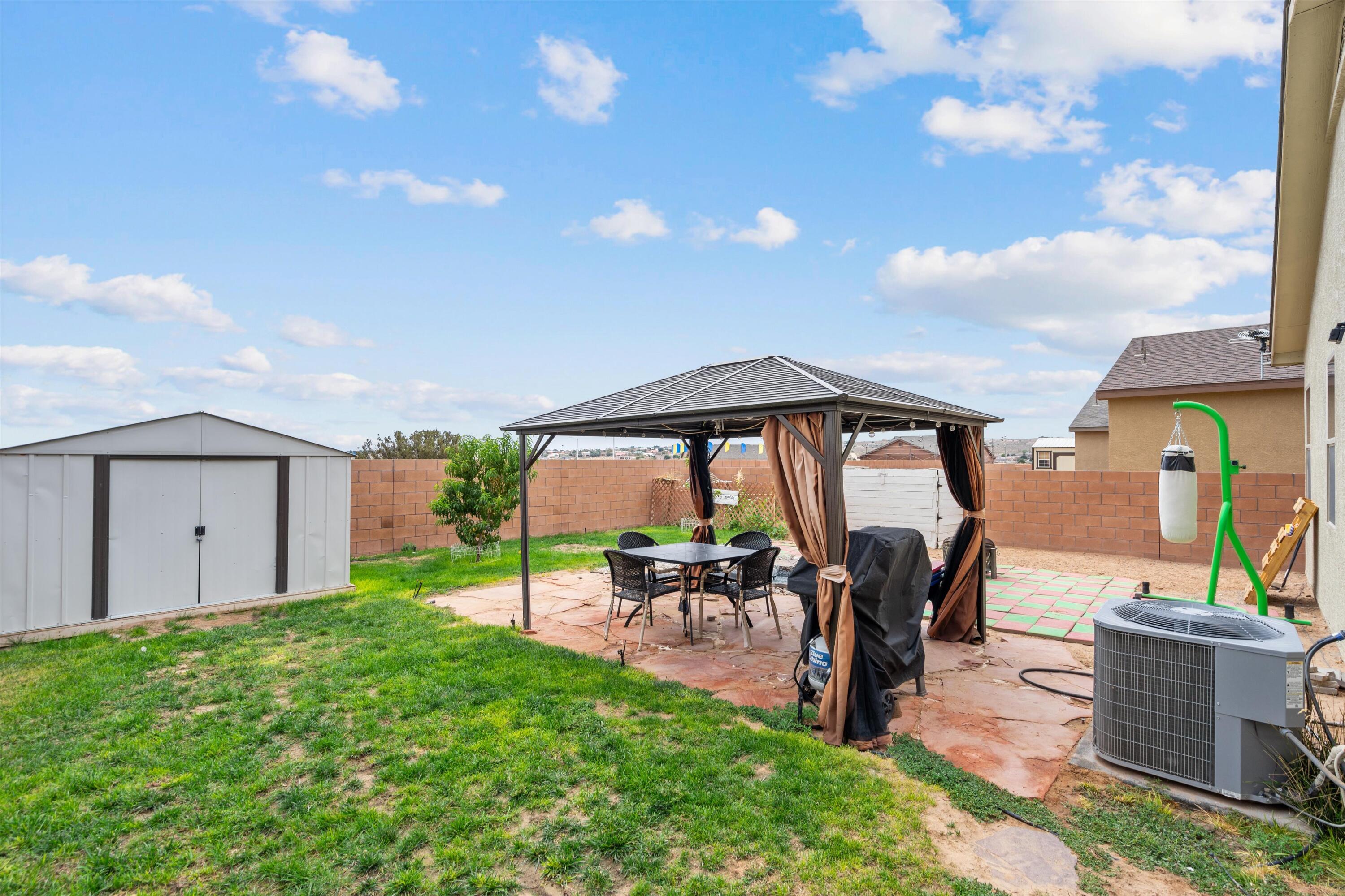 1810 Goldenflare Loop NE