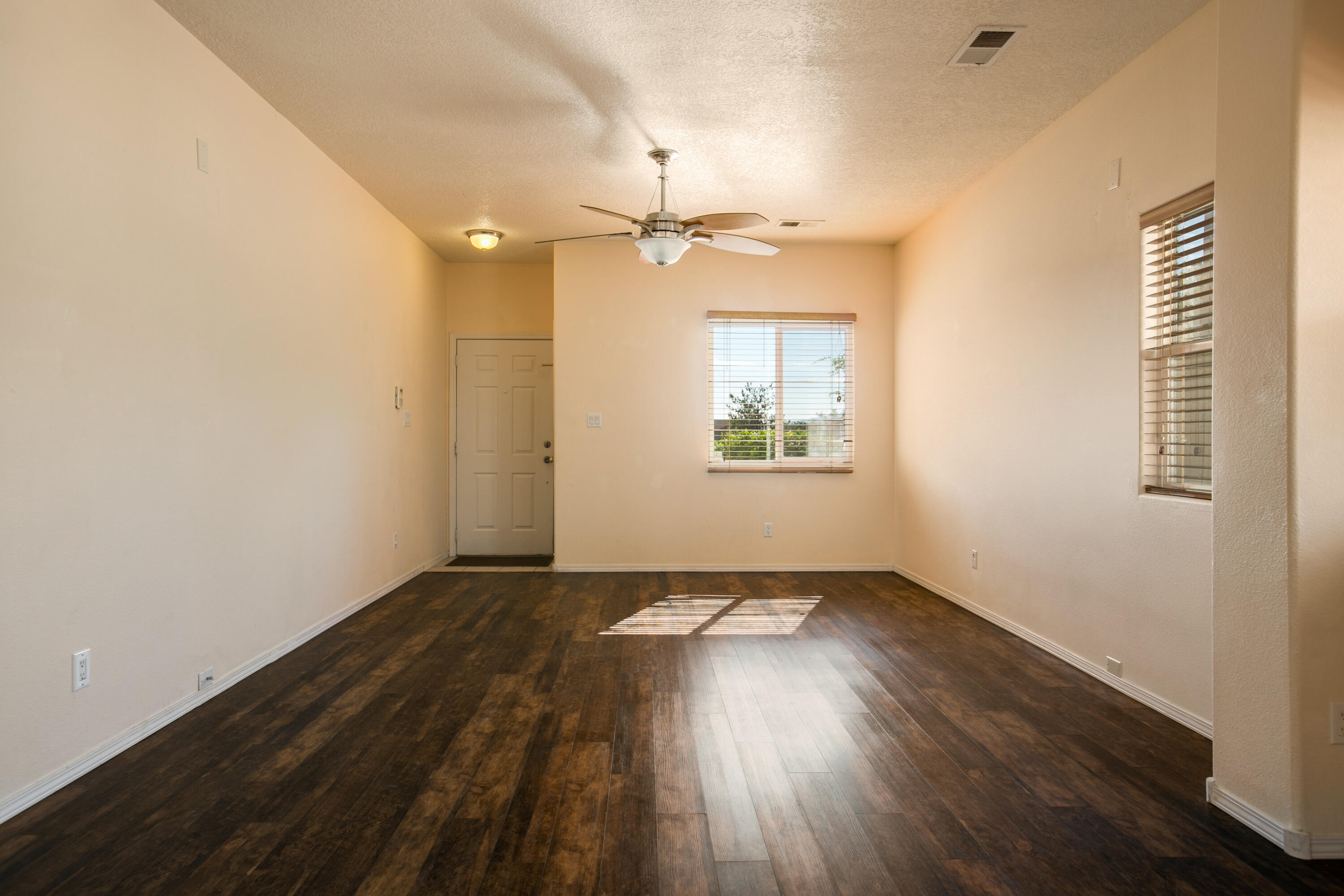 979 Dry Creek Court NE