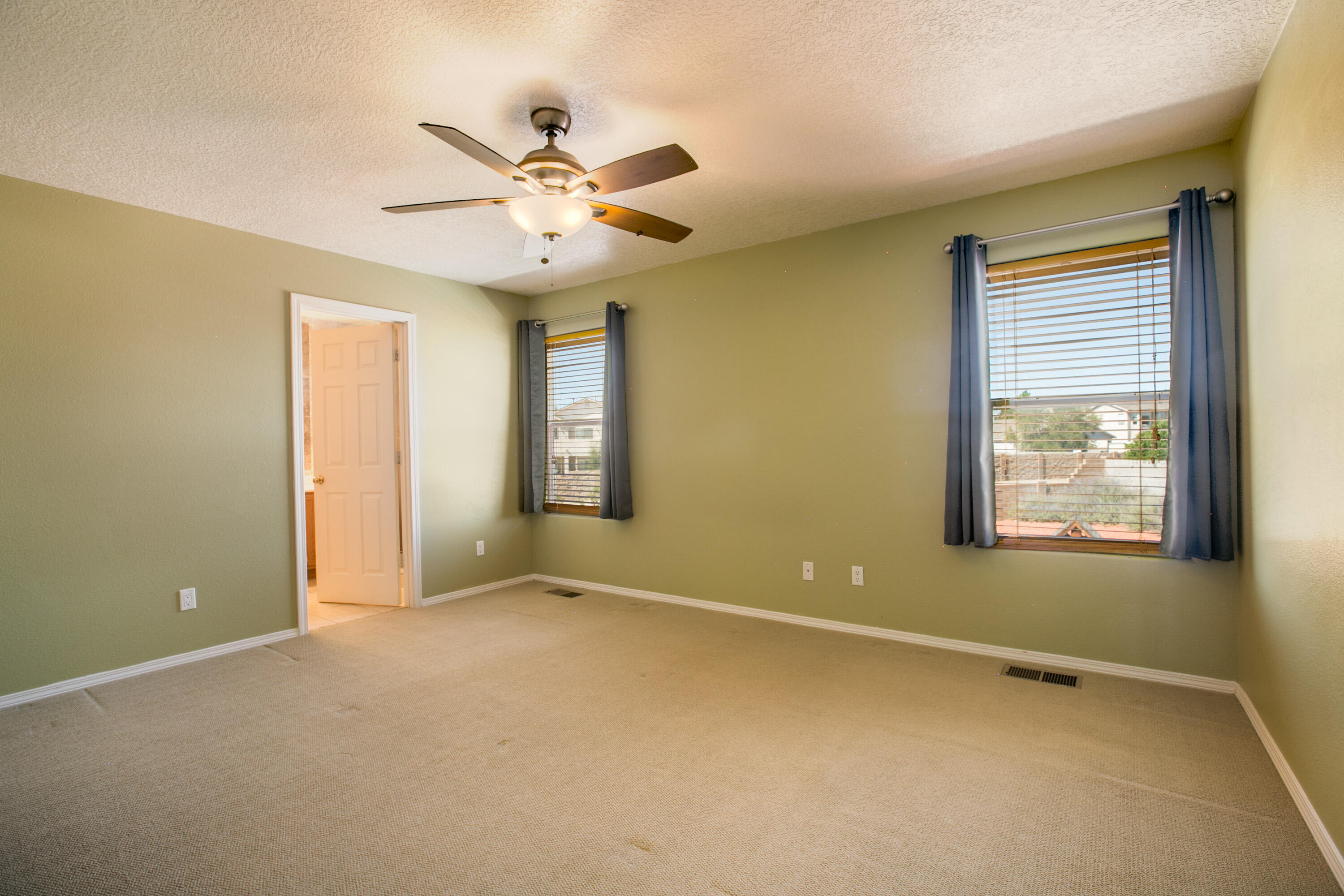 979 Dry Creek Court NE