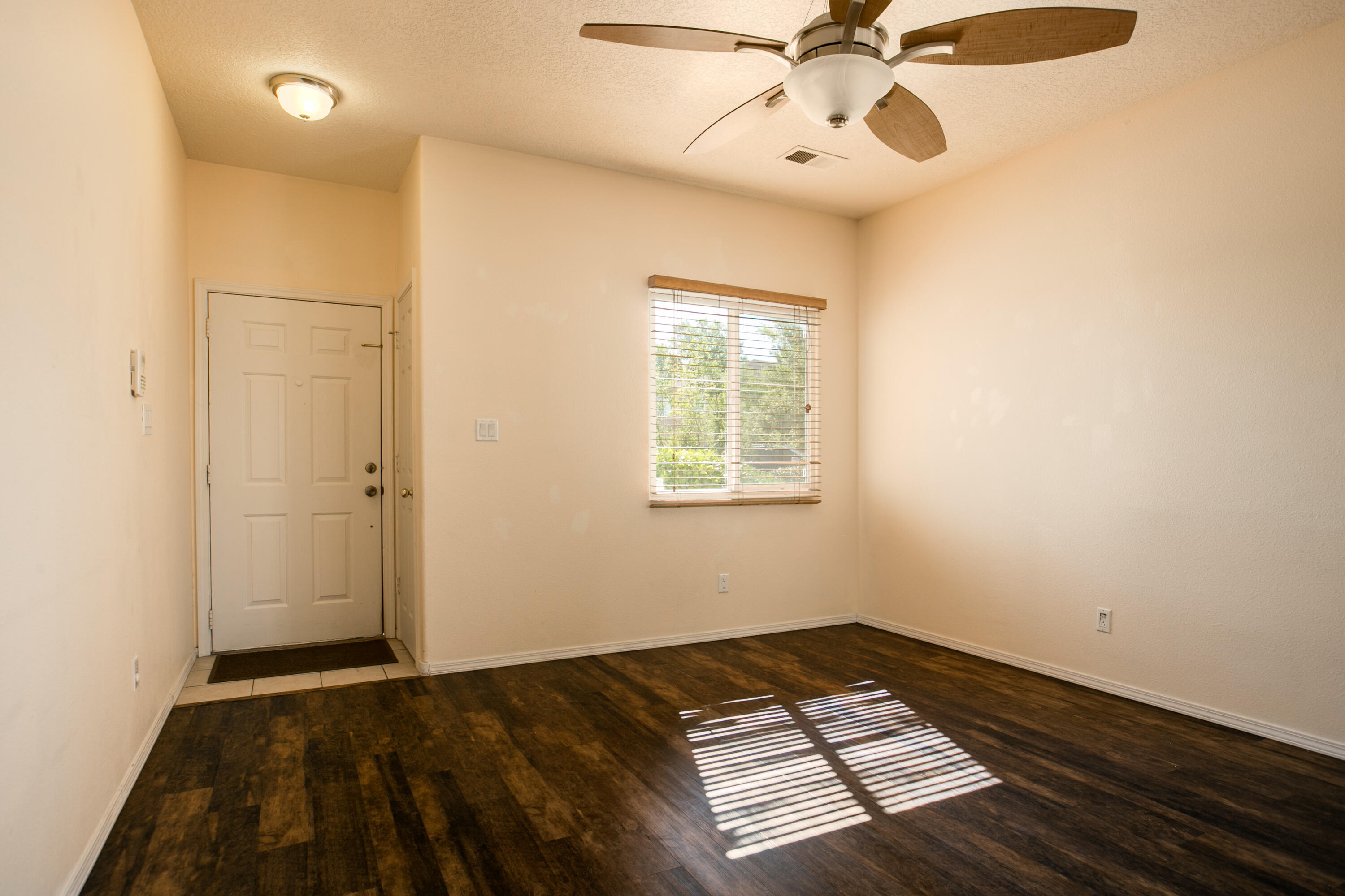 979 Dry Creek Court NE