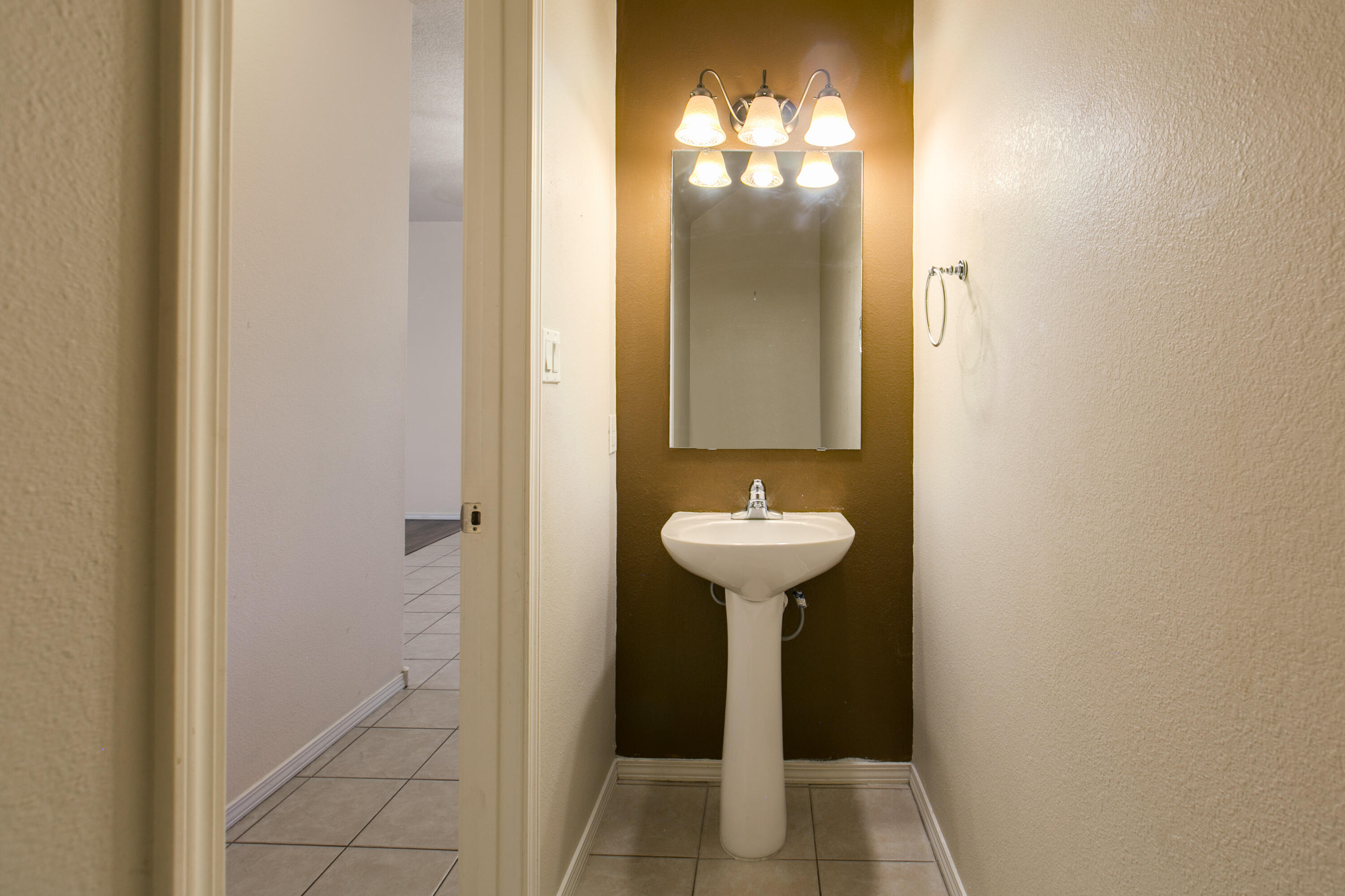 979 Dry Creek Court NE