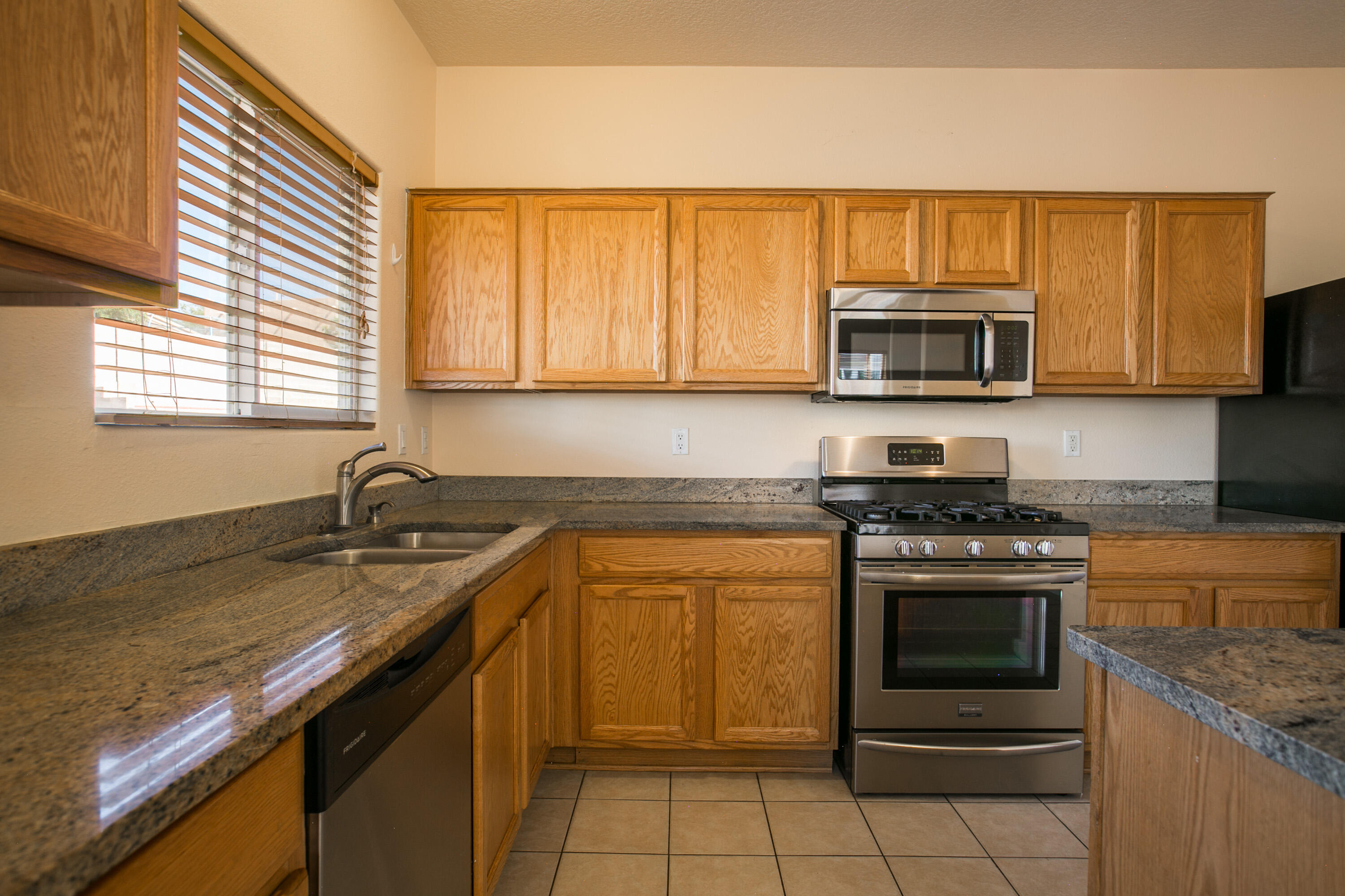 979 Dry Creek Court NE