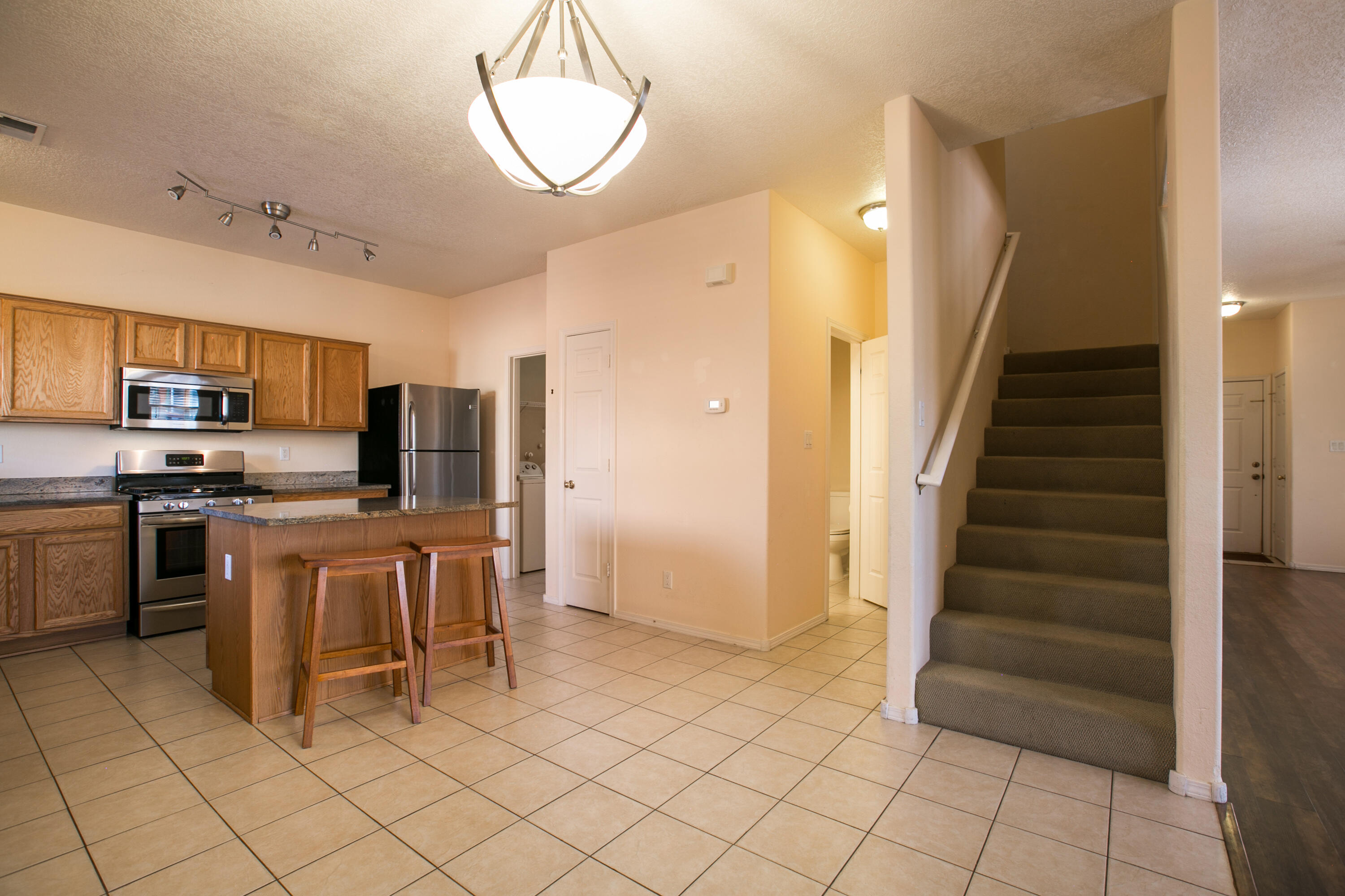 979 Dry Creek Court NE