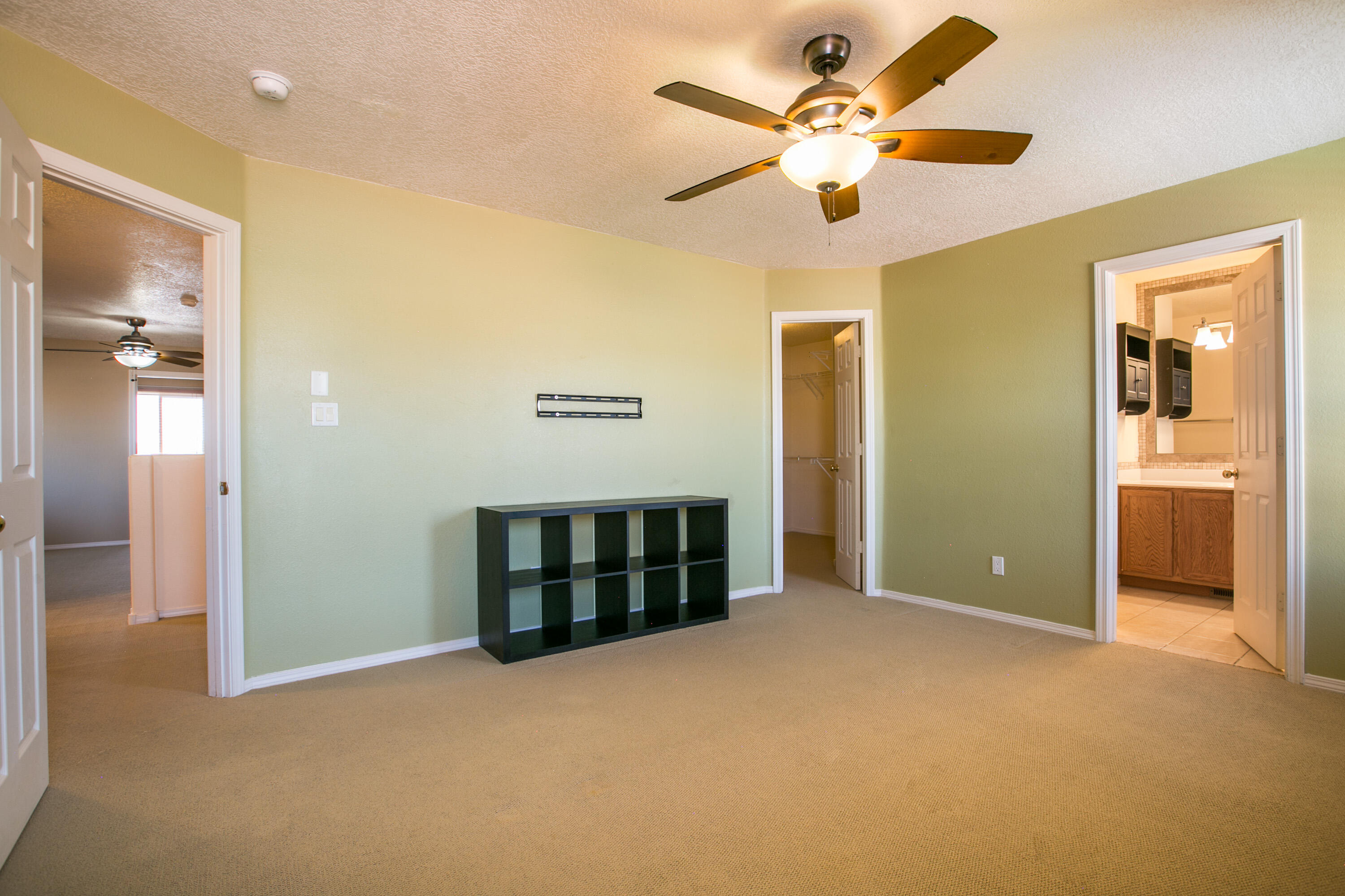 979 Dry Creek Court NE